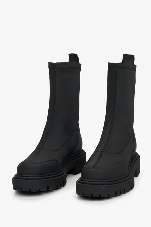 Schwarze Ankle Boots mit elastischem Schaft und flacher Sohle – Estro ER00112039