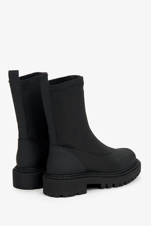 Zeitlose schwarze Stiefeletten mit minimalistischem Design – Estro ER00112039