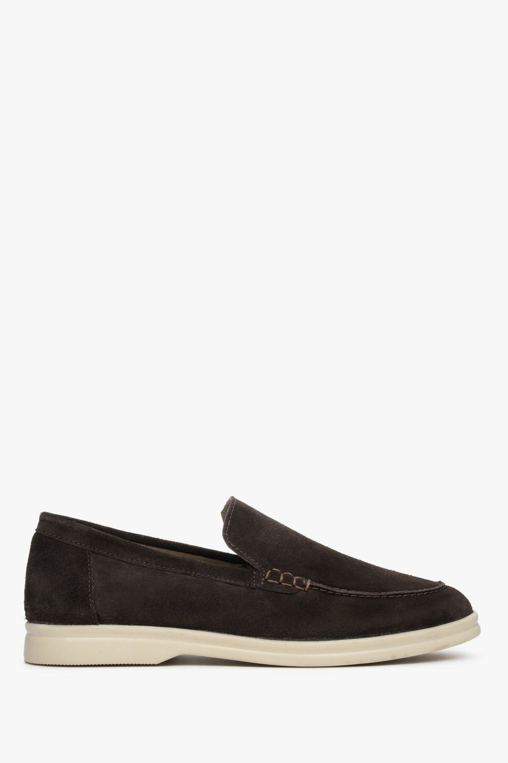 Slipper aus sattelbraunem Wildleder mit elastischer weißer Sohle. Estro ER00112621