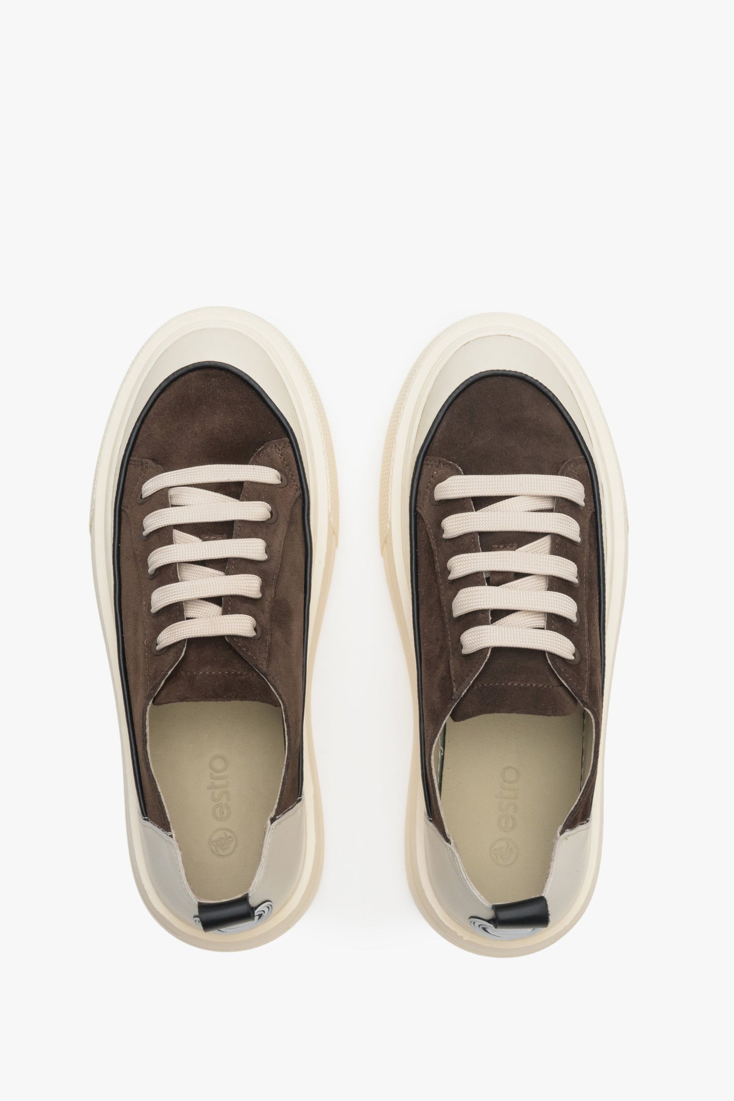 Damen-Sneaker in Braun und Beige aus natürlichem Leder und Wildleder aus der Estro-Kollektion – Präsentation der Schuhe von oben.