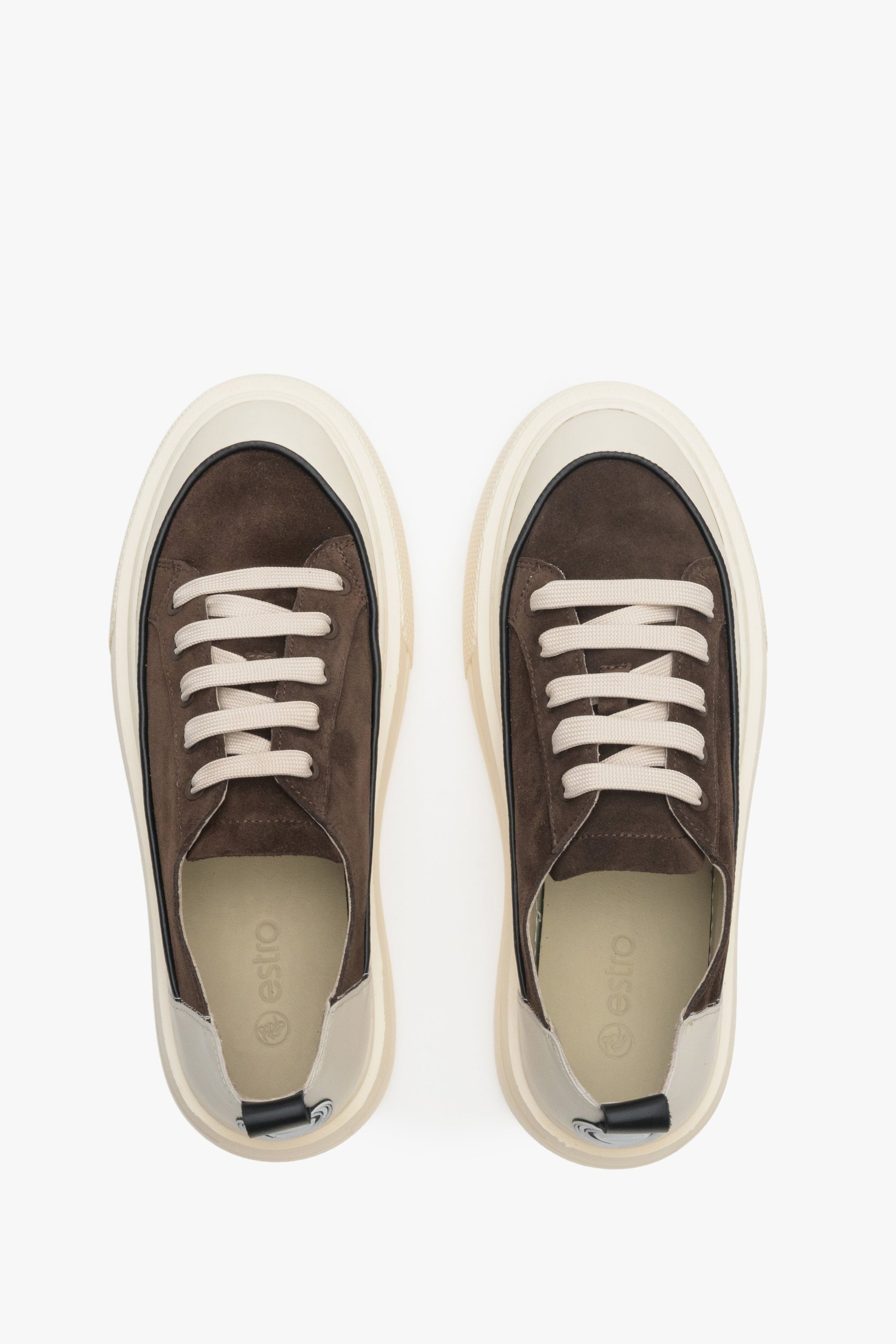 Damen-Sneaker in Braun und Beige aus natürlichem Leder und Wildleder aus der Estro-Kollektion – Präsentation der Schuhe von oben.