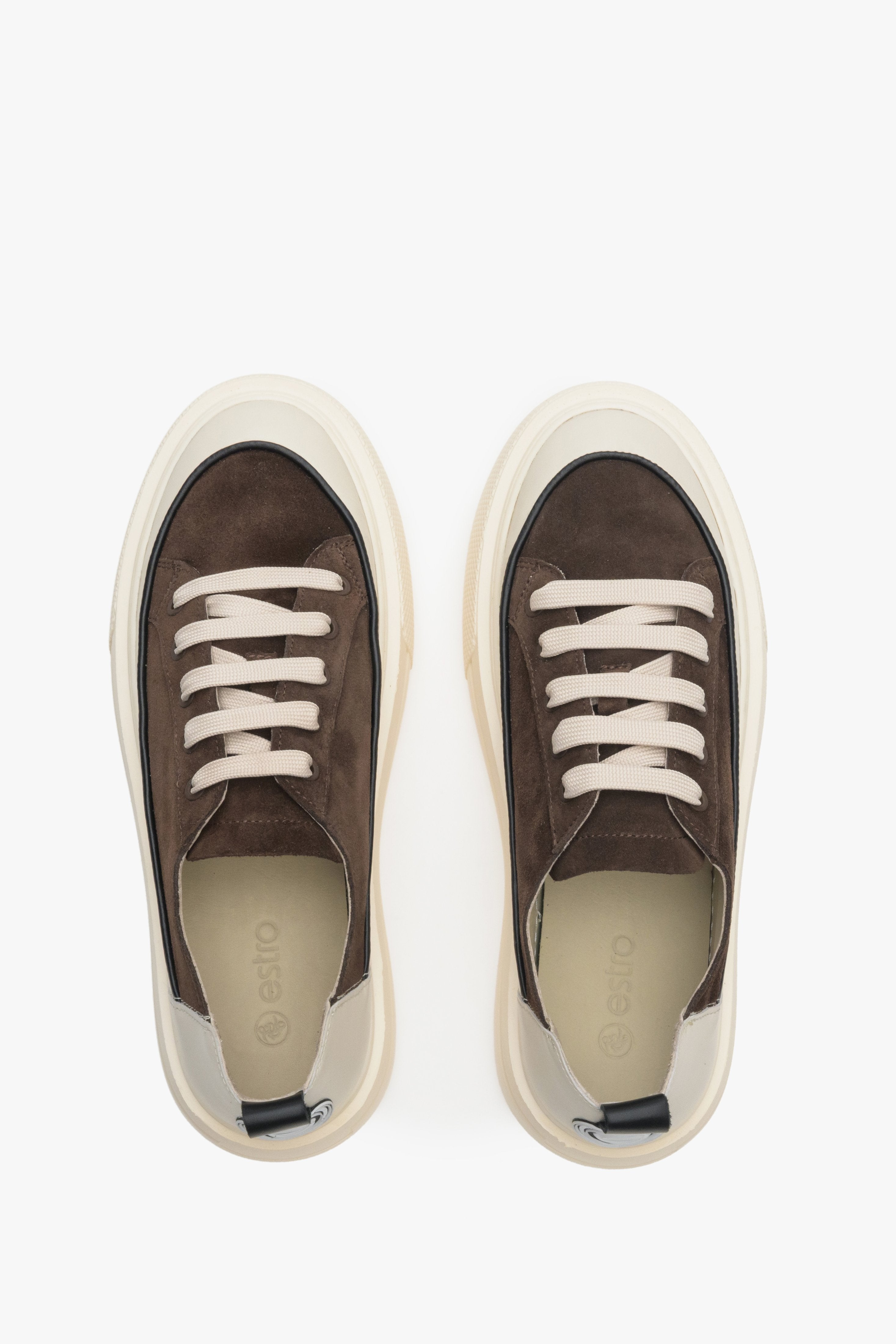 Damen-Sneaker in Braun und Beige aus natürlichem Leder und Wildleder aus der Estro-Kollektion – Präsentation der Schuhe von oben.
