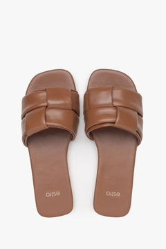 Braune Slide-Sandalen aus Patchleder für Damen.