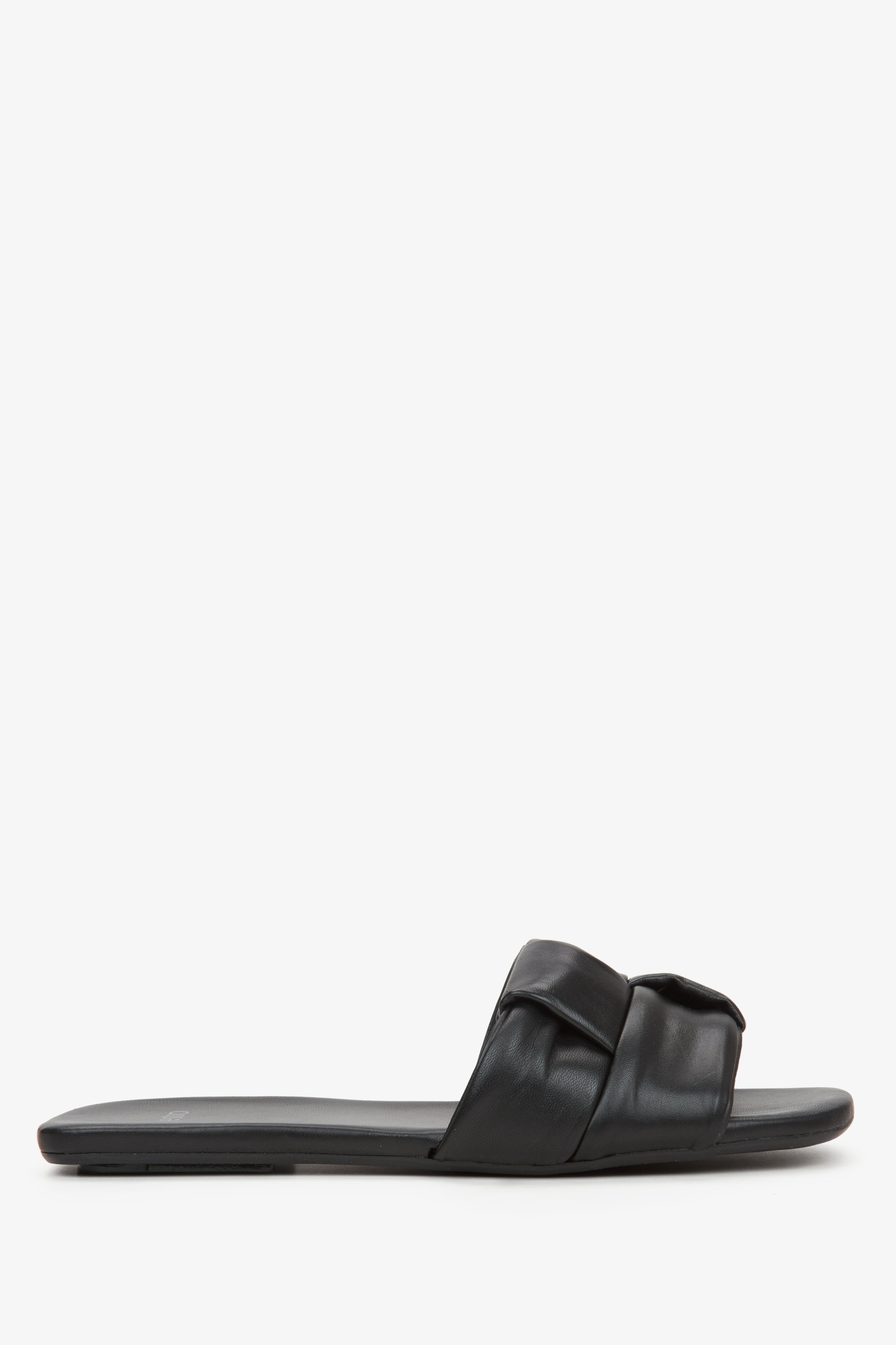 Damen-Sommersandalen aus weichem schwarzem Leder Estro ER00115227.