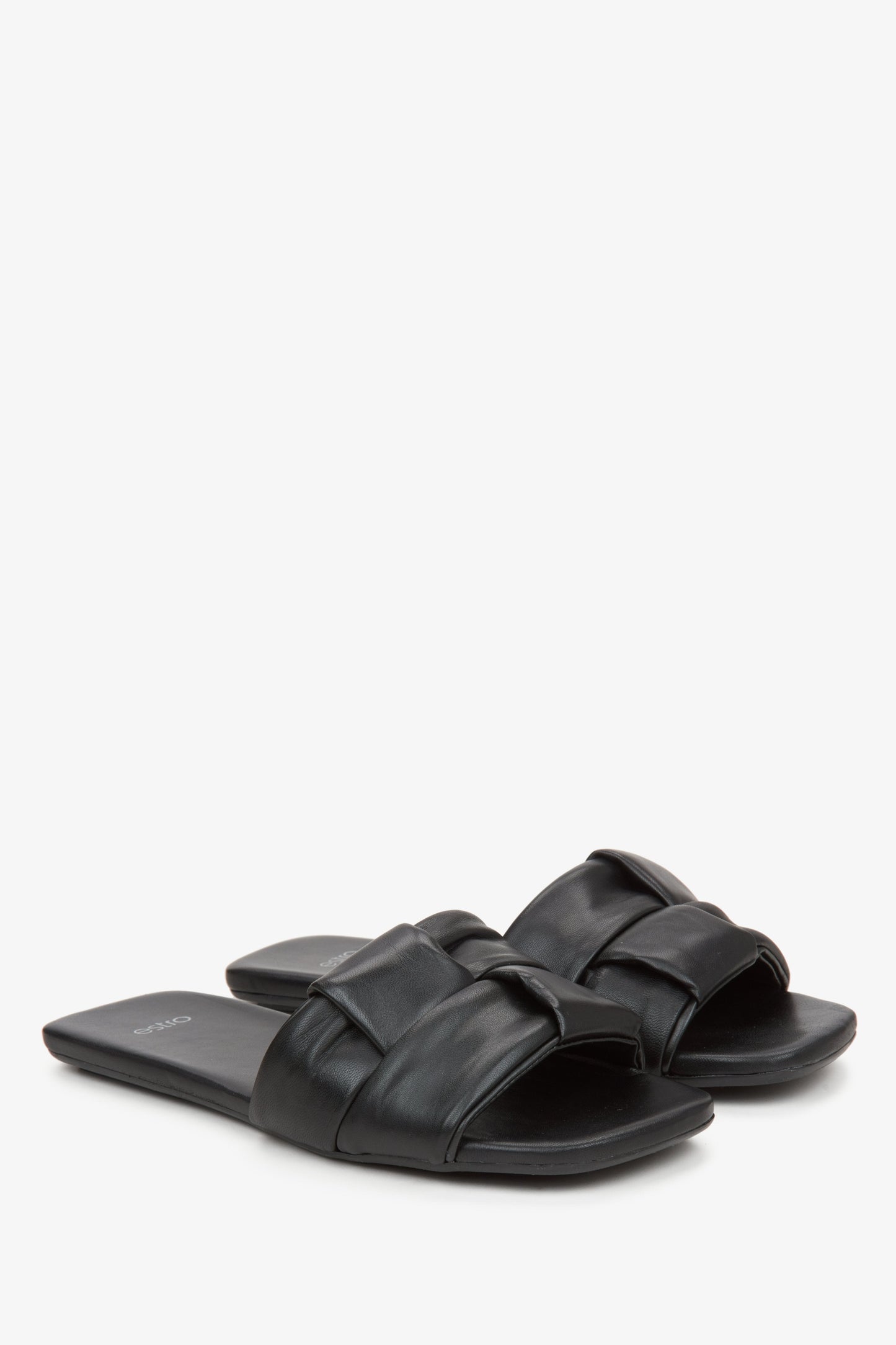 Leichte Damen-Sommersandalen aus echtem Leder in Schwarz.
