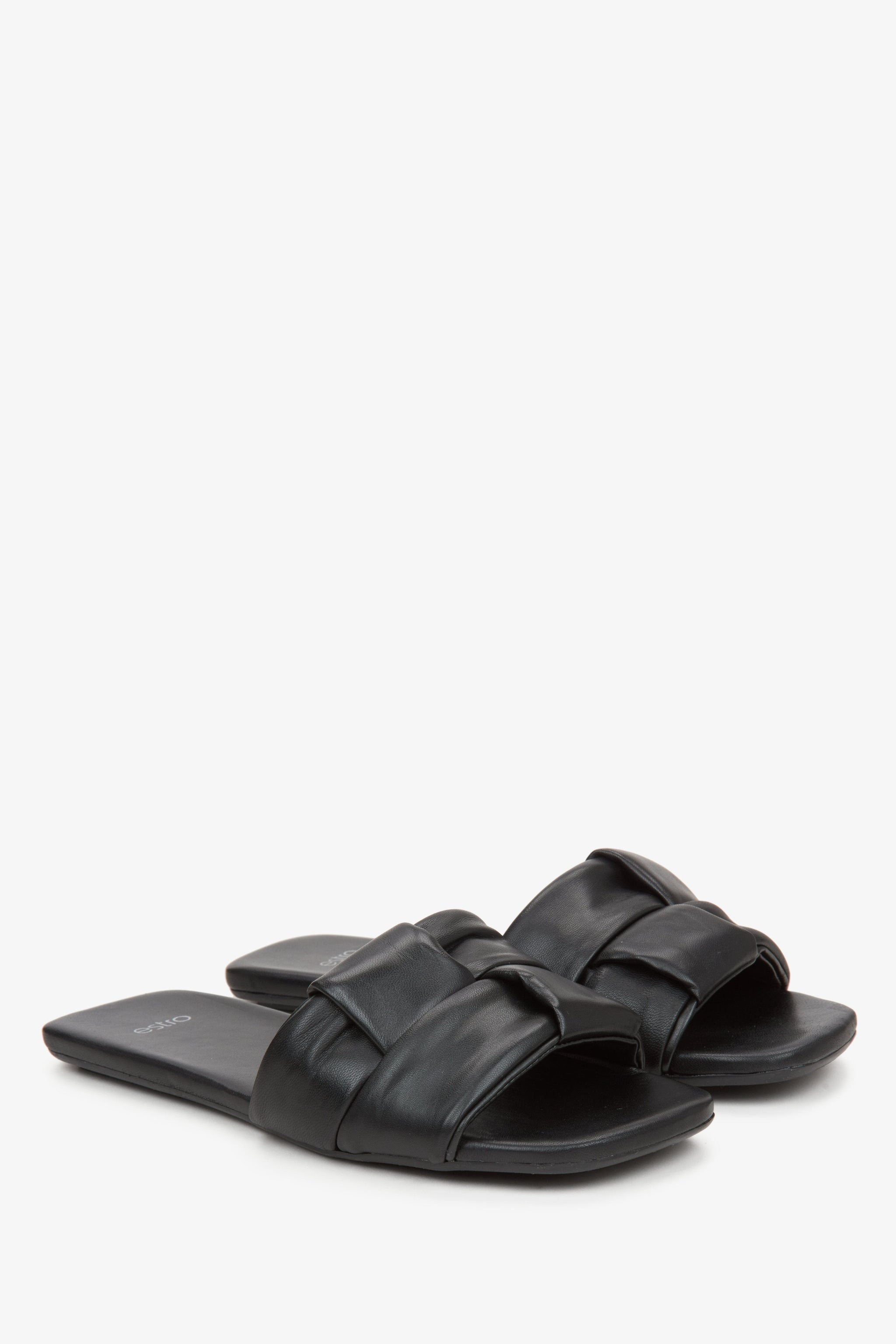 Leichte Damen-Sommersandalen aus echtem Leder in Schwarz.