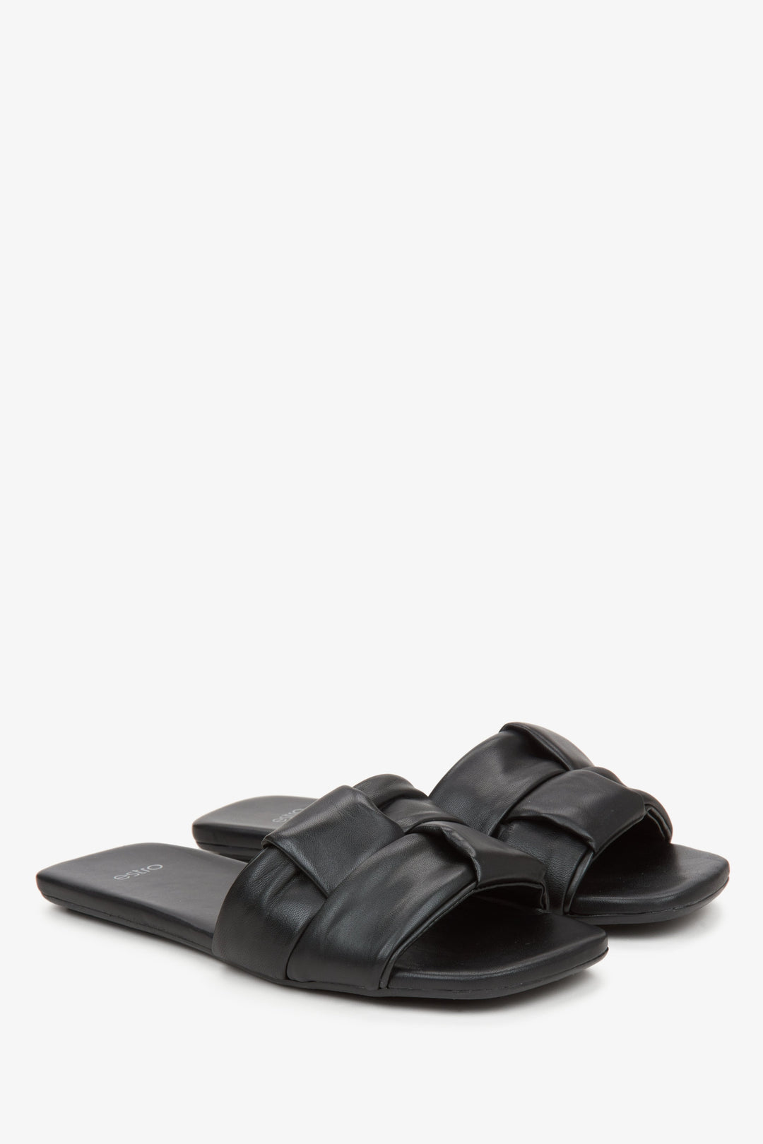 Leichte Damen-Sommersandalen aus echtem Leder in Schwarz.