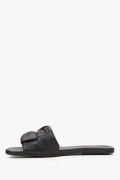 Damen-Sandalen aus schwarzem Leder mit niedrigem Absatz von Estro.
