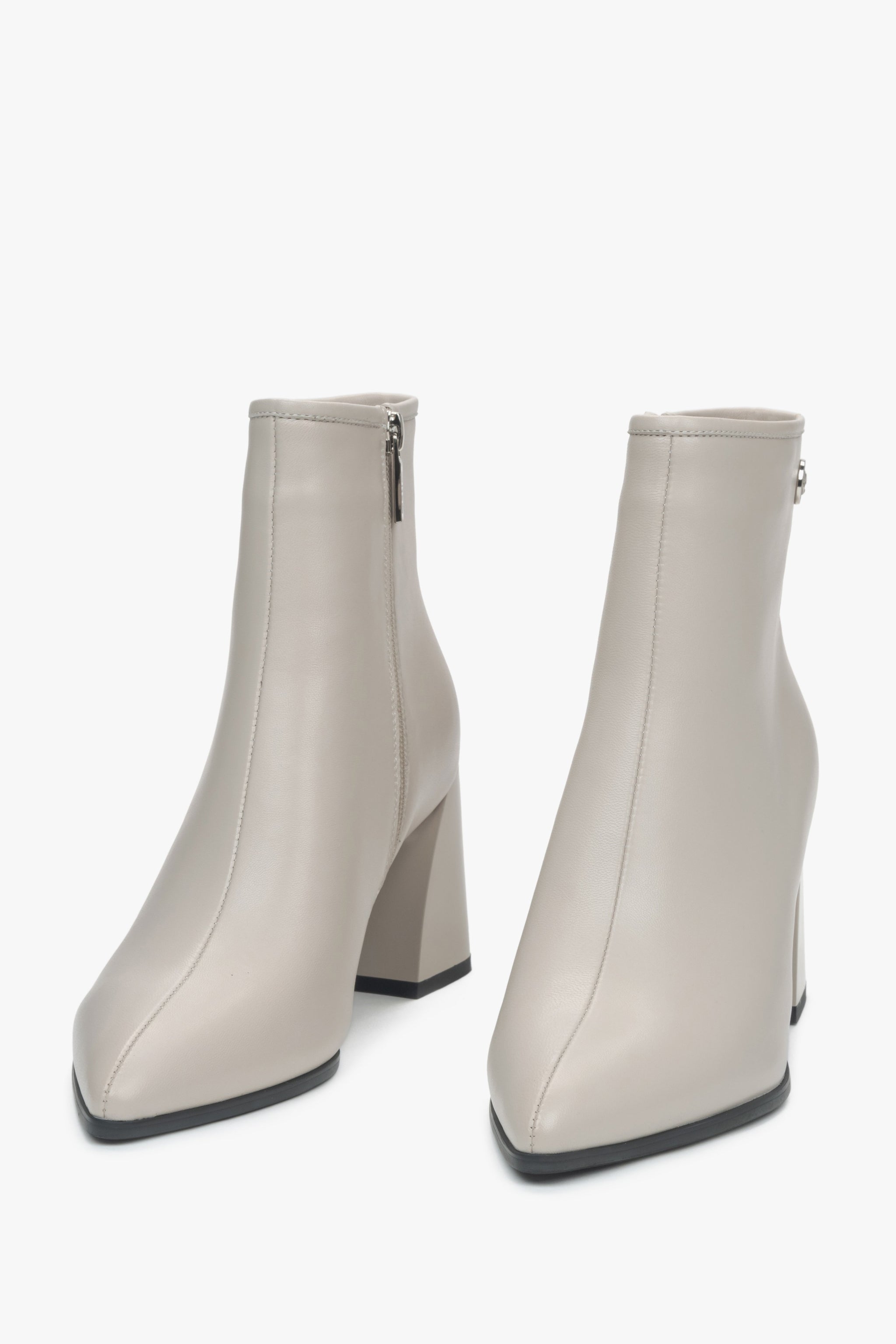 Leder Stiefeletten in Hellbeige mit Reißverschluss Estro ER00115878