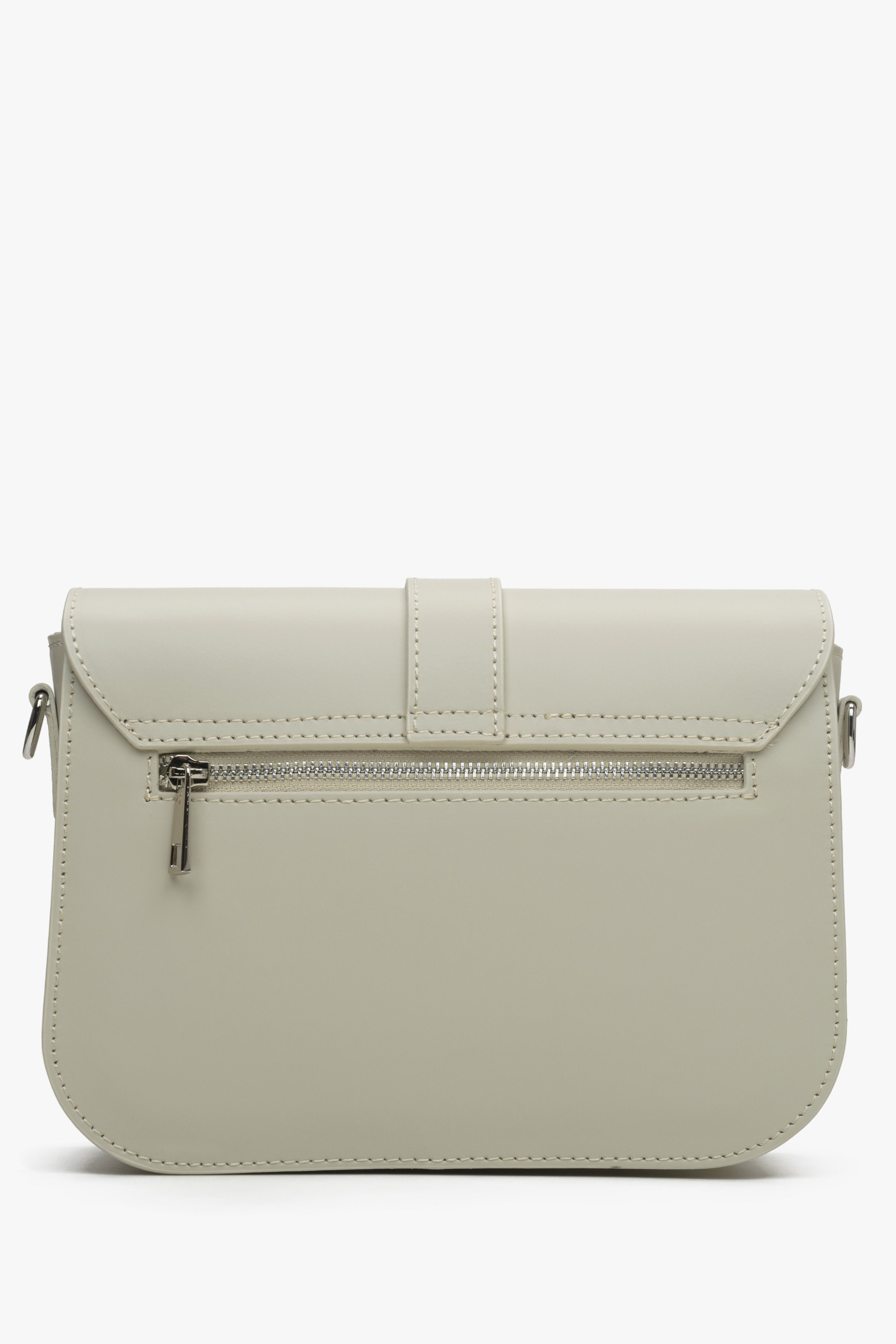 Graue und beige Damenhandtasche aus echtem Leder von Estro – Rückansicht.