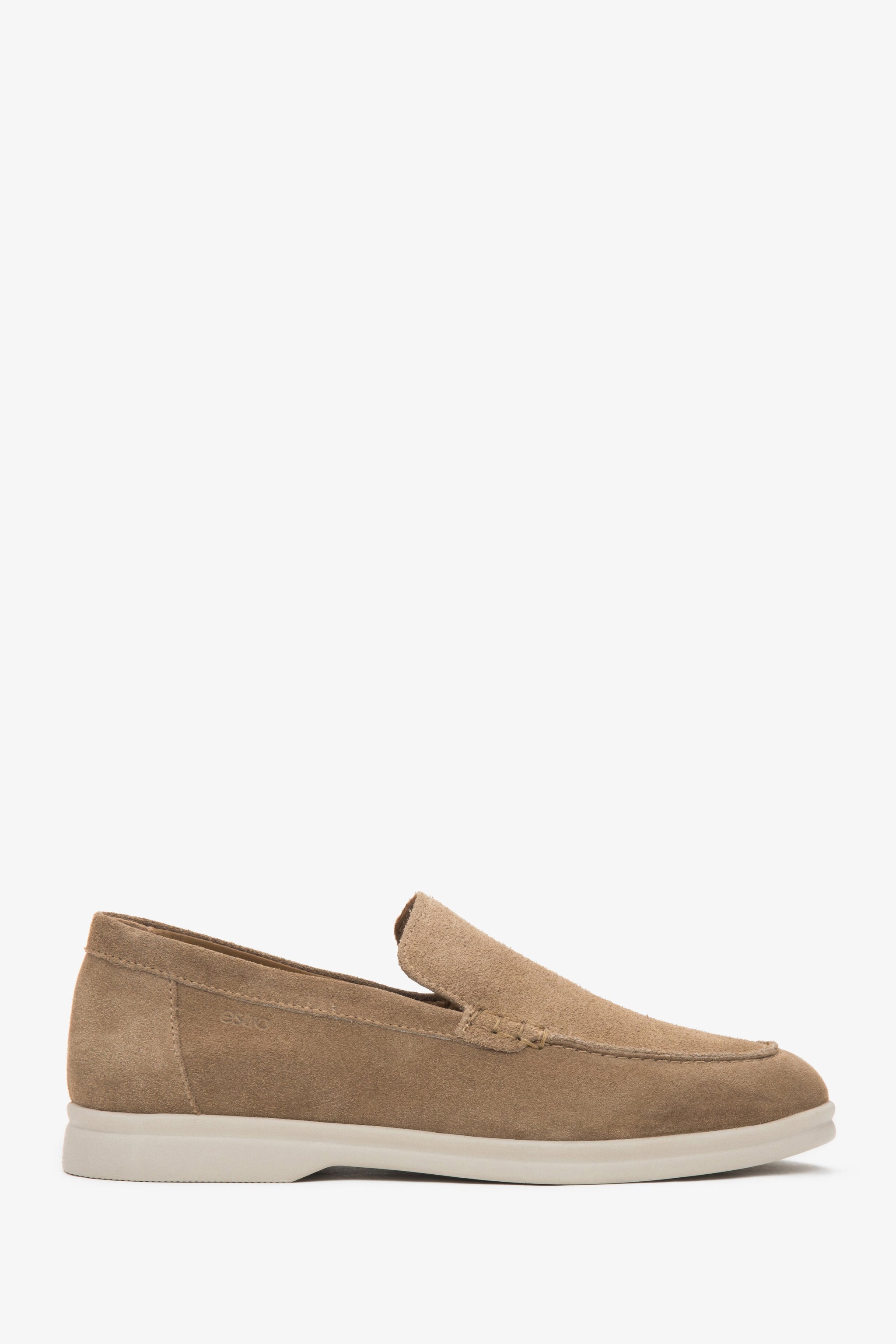 Dunkelbeige Damen-Mokassins aus italienischem Premium-Veloursleder in seitlicher Profilansicht