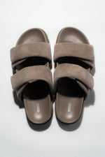 Dunkelbeige Damen-Pantoletten aus natürlichem Veloursleder von oben