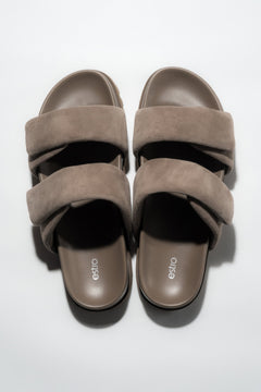 Dunkelbeige Damen-Pantoletten aus natürlichem Veloursleder von oben