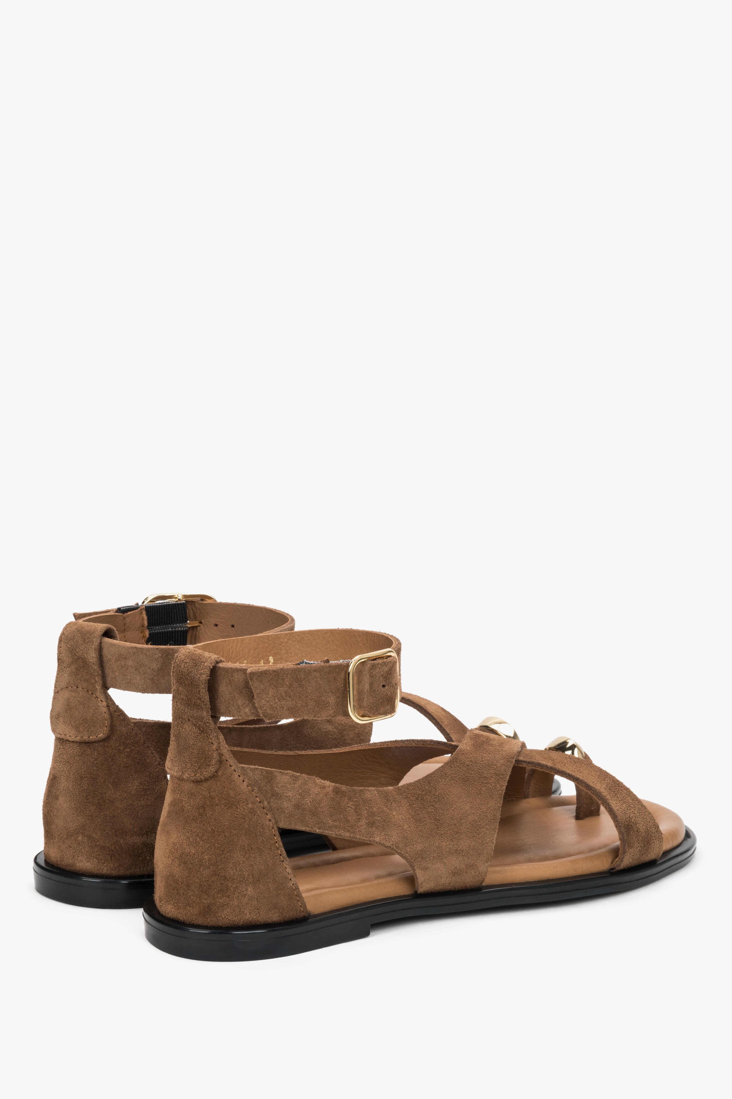 Dunkelbeige Damen-Sandalen aus Veloursleder in schräger Seitenansicht