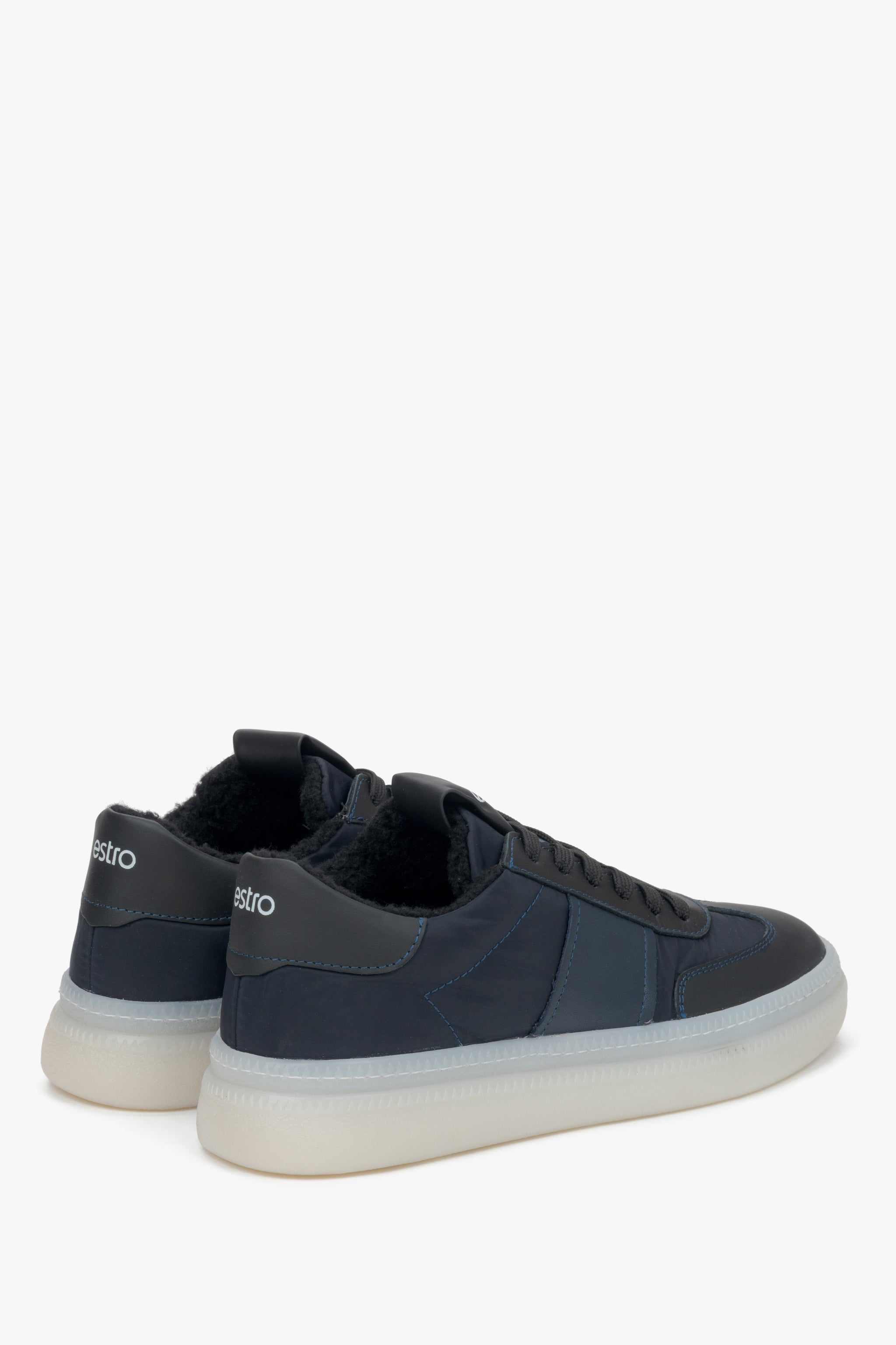 Ansicht der Fersenpartie der winterlichen Sneakers mit strukturierter Lederoberfläche 
