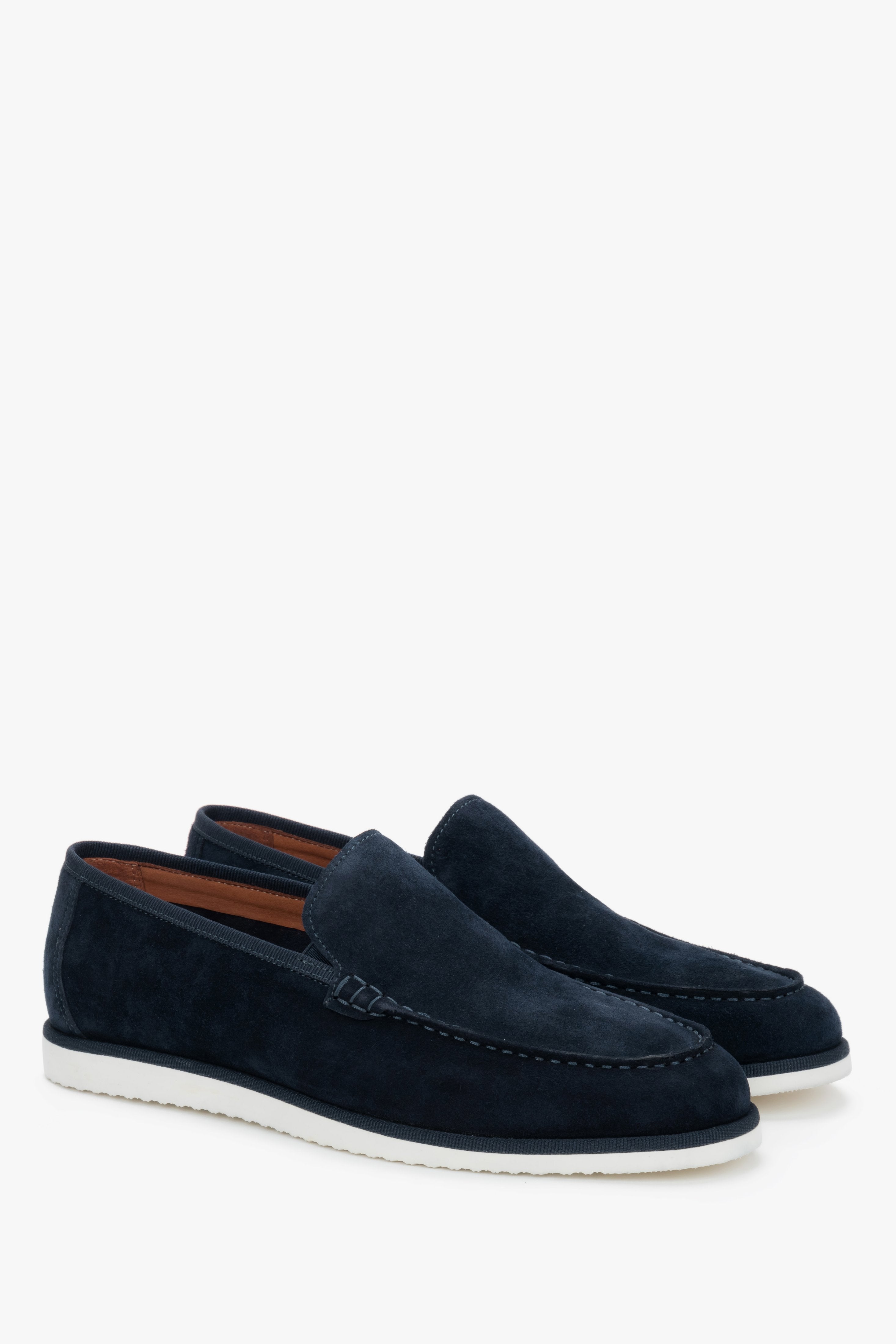 Seitenansicht der dunkelblauen Velours-Loafer mit EVA-Sohle.