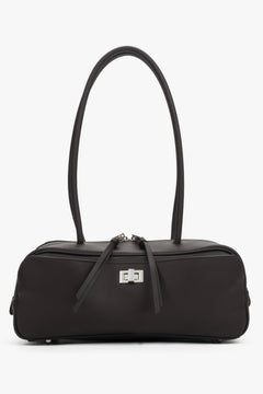 Frontale Perspektive der dunkelbraunen Damen-Schultertasche mit länglicher Silhouette