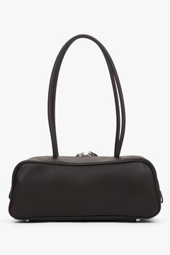 Symmetrische Rückansicht der dunkelbraunen Damen-Tasche im Baguette-Stil