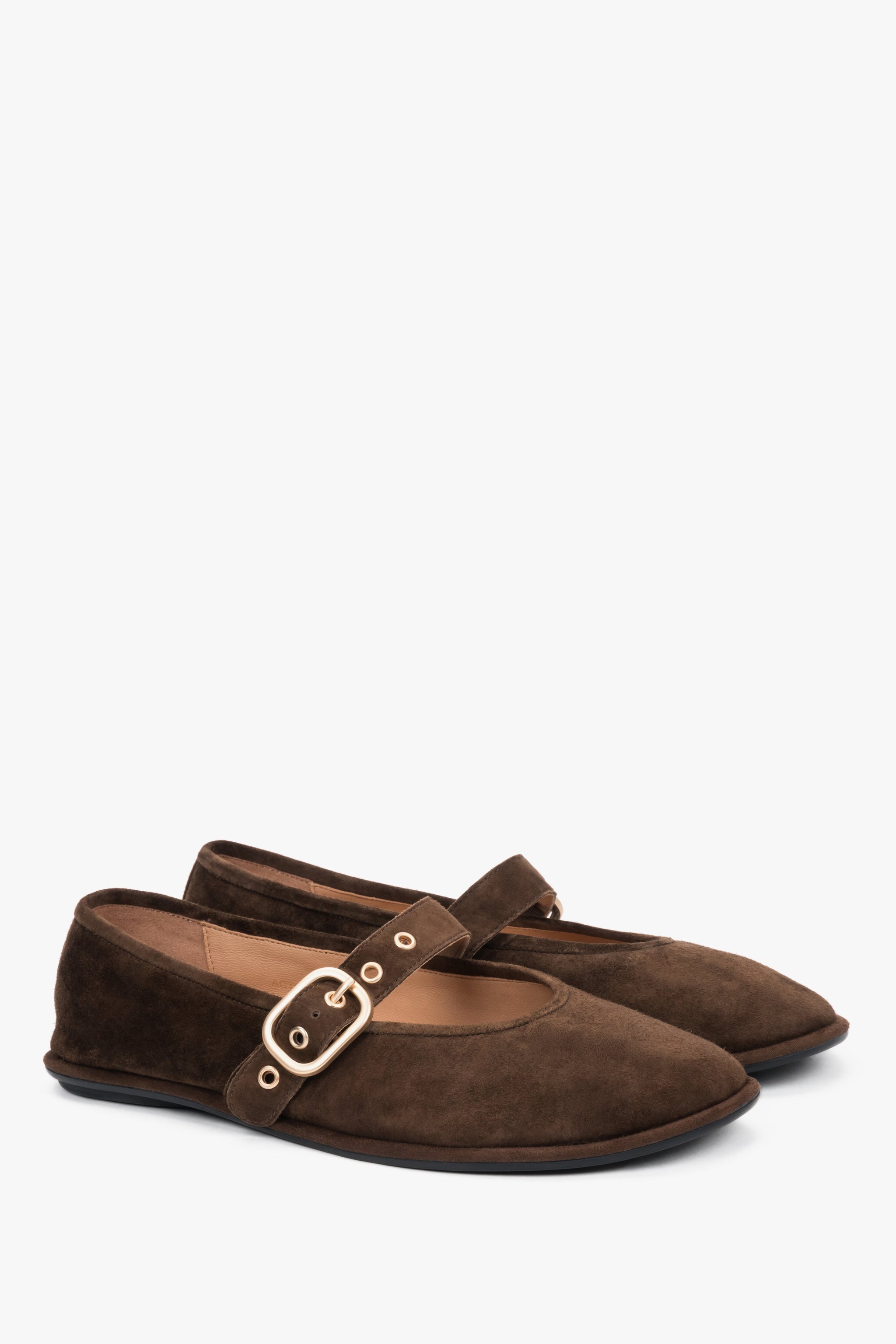 Dunkelbraune Damen-Ballerinas aus natürlichem Veloursleder in schräger Vorderansicht
