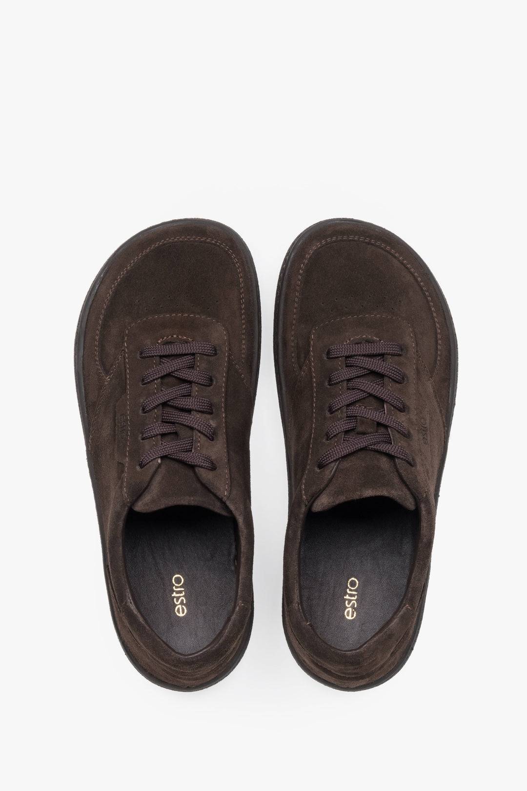 Ansicht der Schuhe von oben mit Fokus auf die fußgerechte, breite Zehenpartie und das Echtlederfutter 