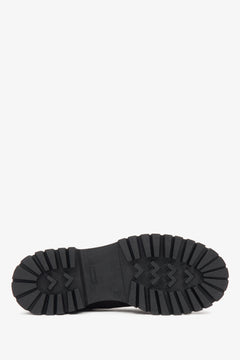Italienisches Veloursleder in Dunkelbraun – Damen-Chelsea-Boots der Premiumlinie von Estro – Nahaufnahme der Sohle.
