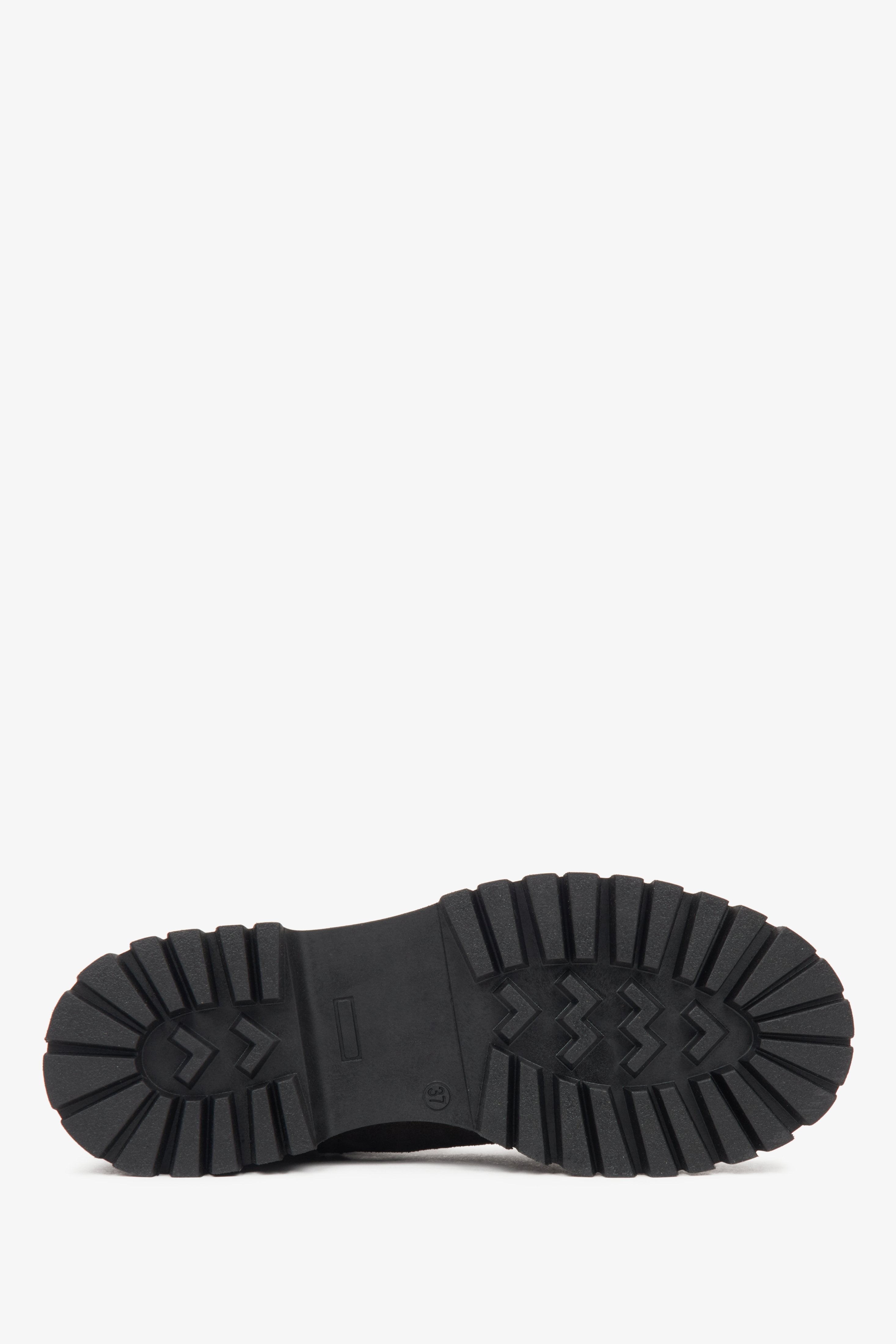 Italienisches Veloursleder in Dunkelbraun – Damen-Chelsea-Boots der Premiumlinie von Estro – Nahaufnahme der Sohle.