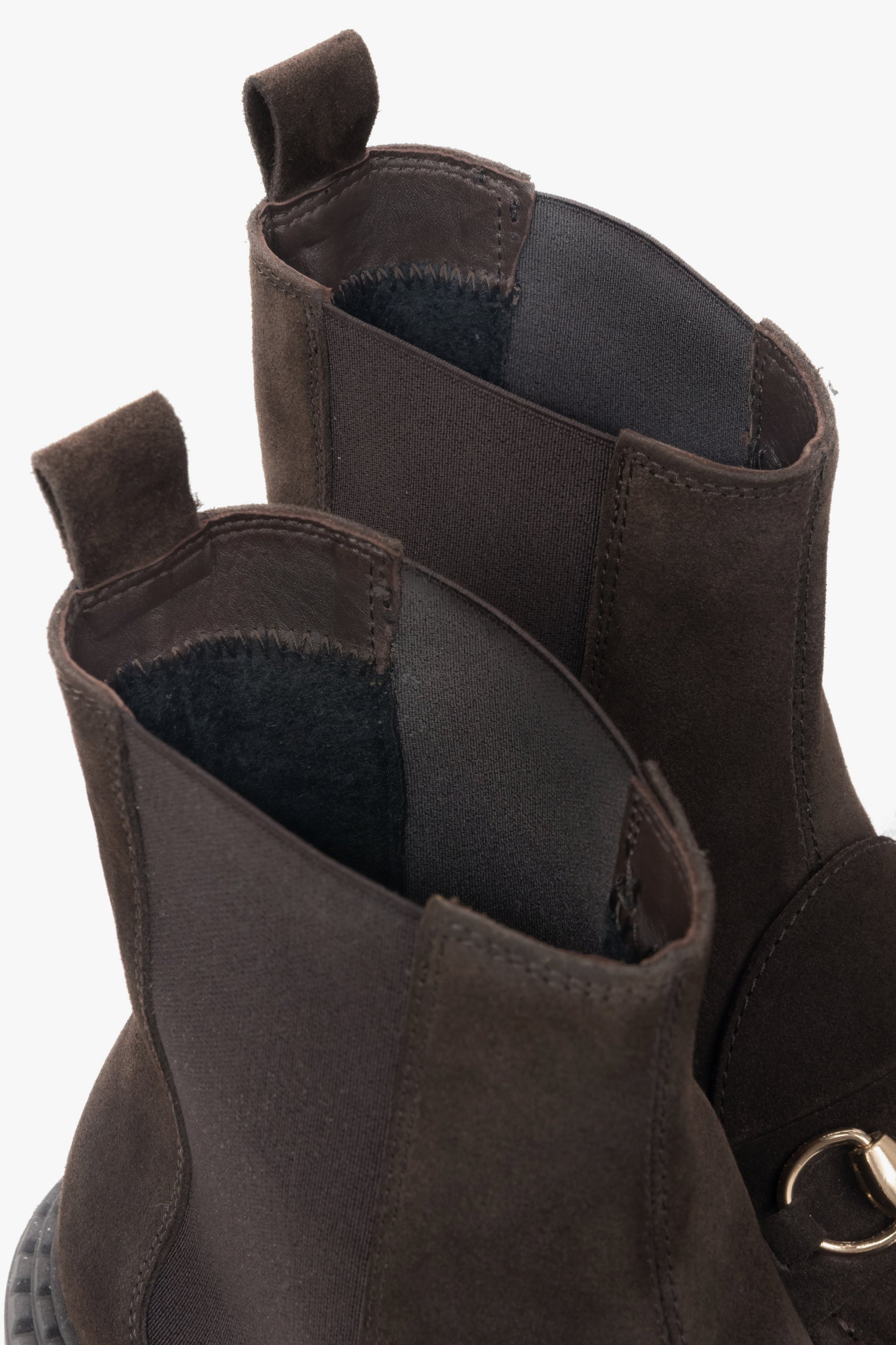Detailaufnahme des hochwertigen dunkelbraunen Veloursleders