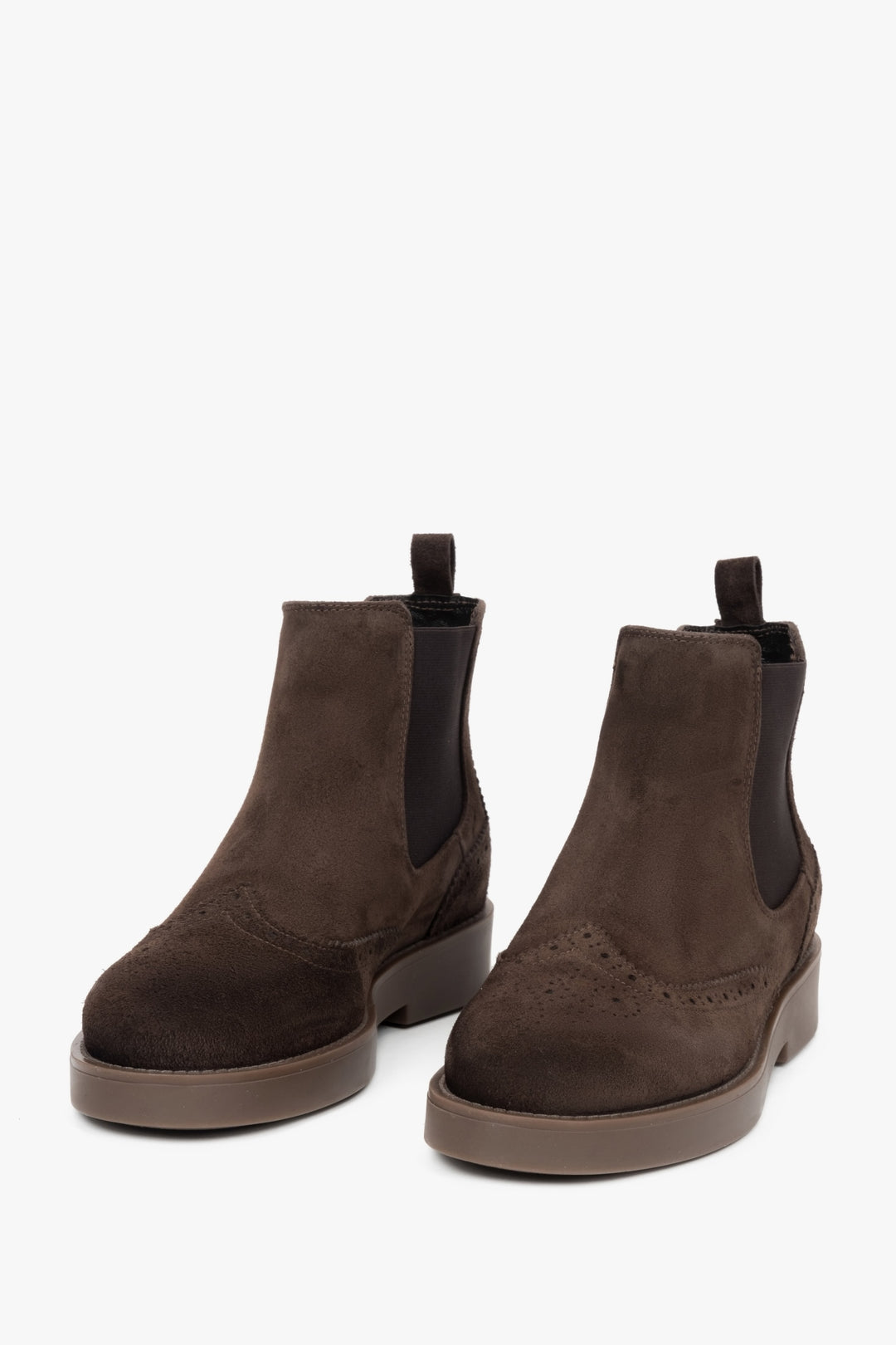 Elegante, niedrige Damen-Chelsea-Boots in Dunkelbraun aus natürlichem italienischem Veloursleder von Estro.