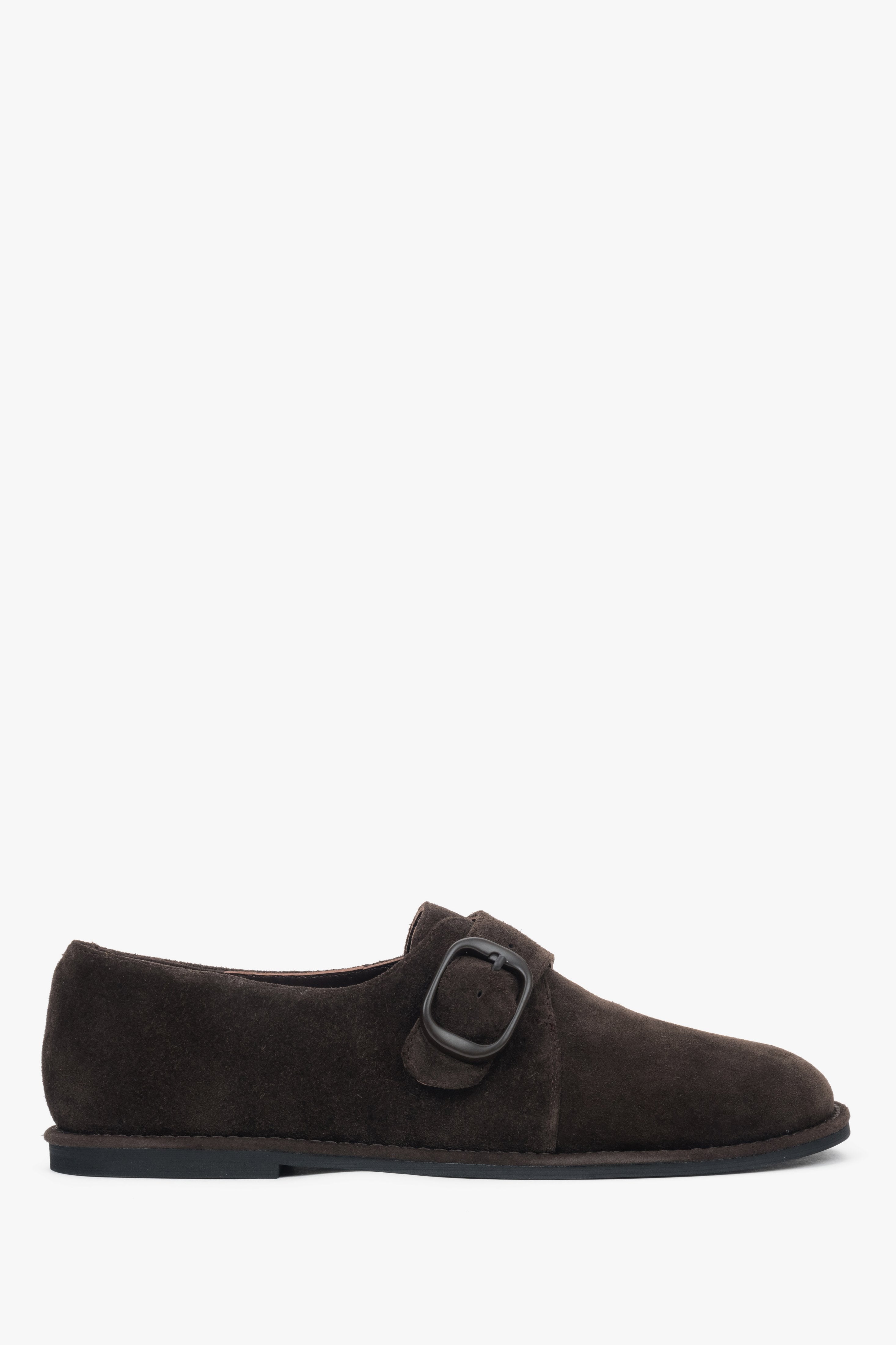 Dunkelbraune Damen-Halbschuhe von Estro aus natürlichem Velours mit Schnallenverschluss.