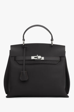Frontansicht der dunkelbraunen Damen Henkeltasche aus Leder mit silbernem Verschluss.