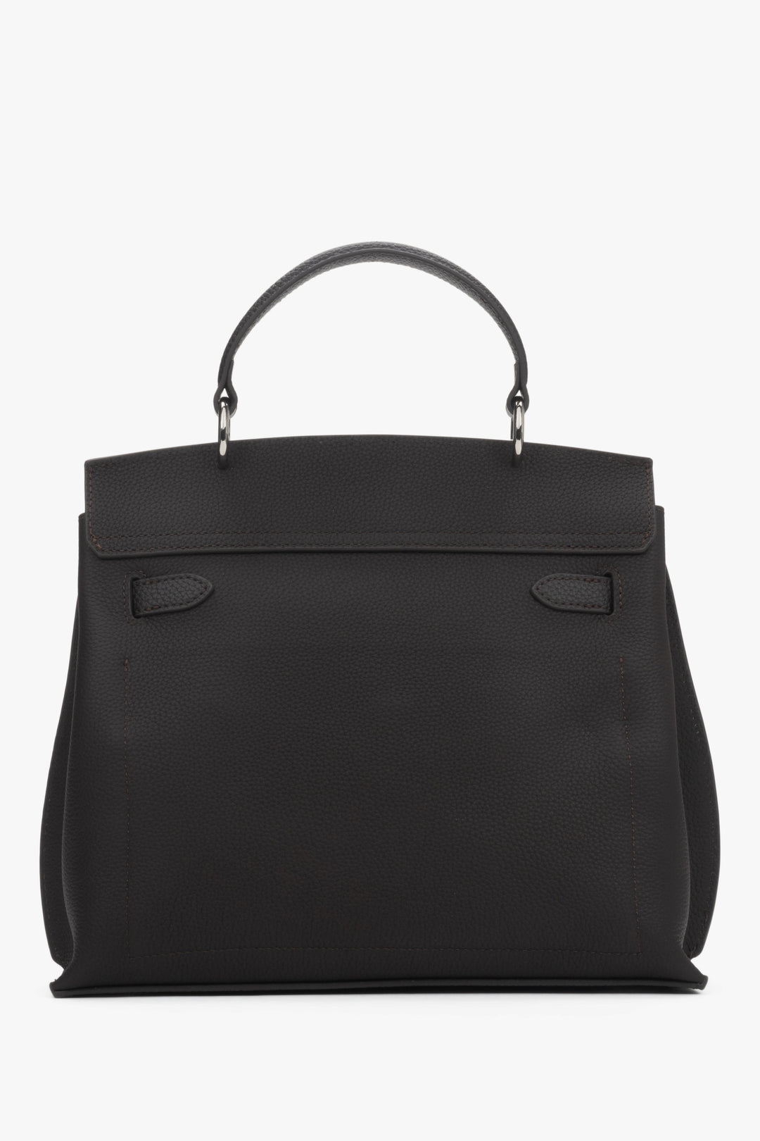 Rückansicht der dunkelbraunen Tasche.