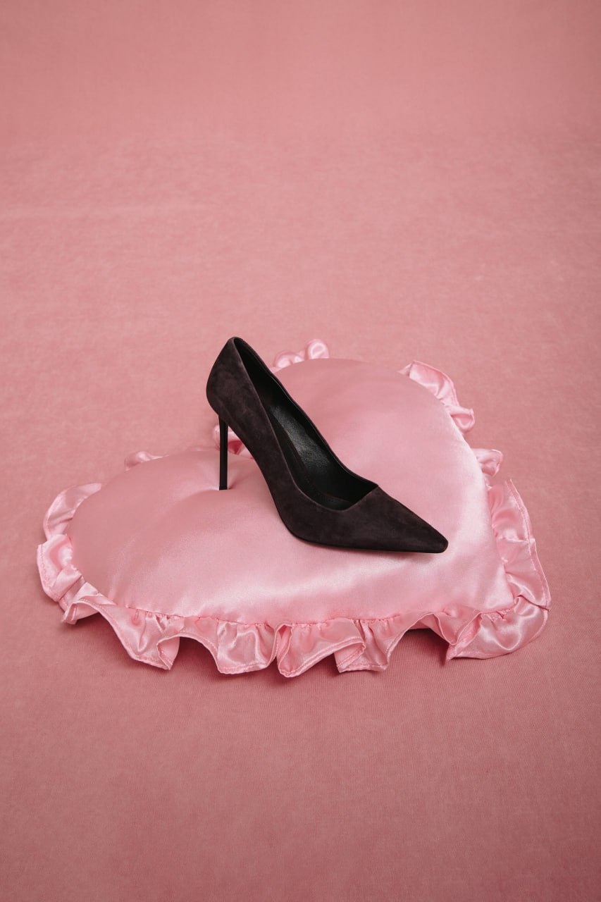 Dunkelbraune Damen-High-Heels von Estro aus natürlichem Velours mit Stilettoabsatz.