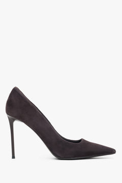 Dunkelbraune Damen-High-Heels aus weichem Velours mit 10,5 cm hohem Absatz.