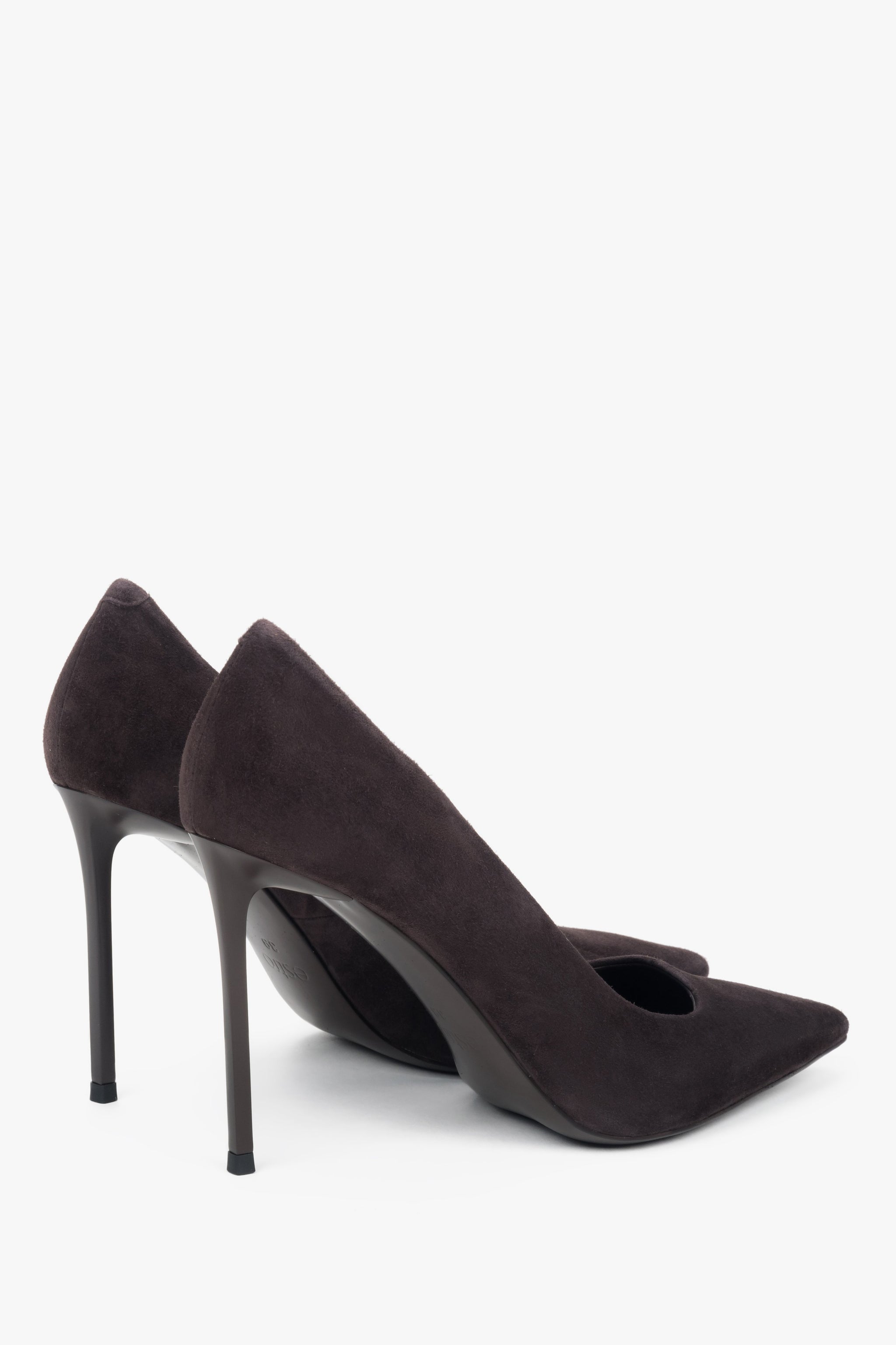 Rückansicht der dunkelbraunen Damen-High-Heels mit schmalem Stilettoabsatz.