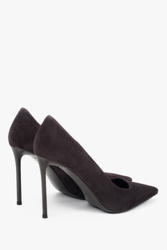 Rückansicht der dunkelbraunen Damen-High-Heels mit schmalem Stilettoabsatz.