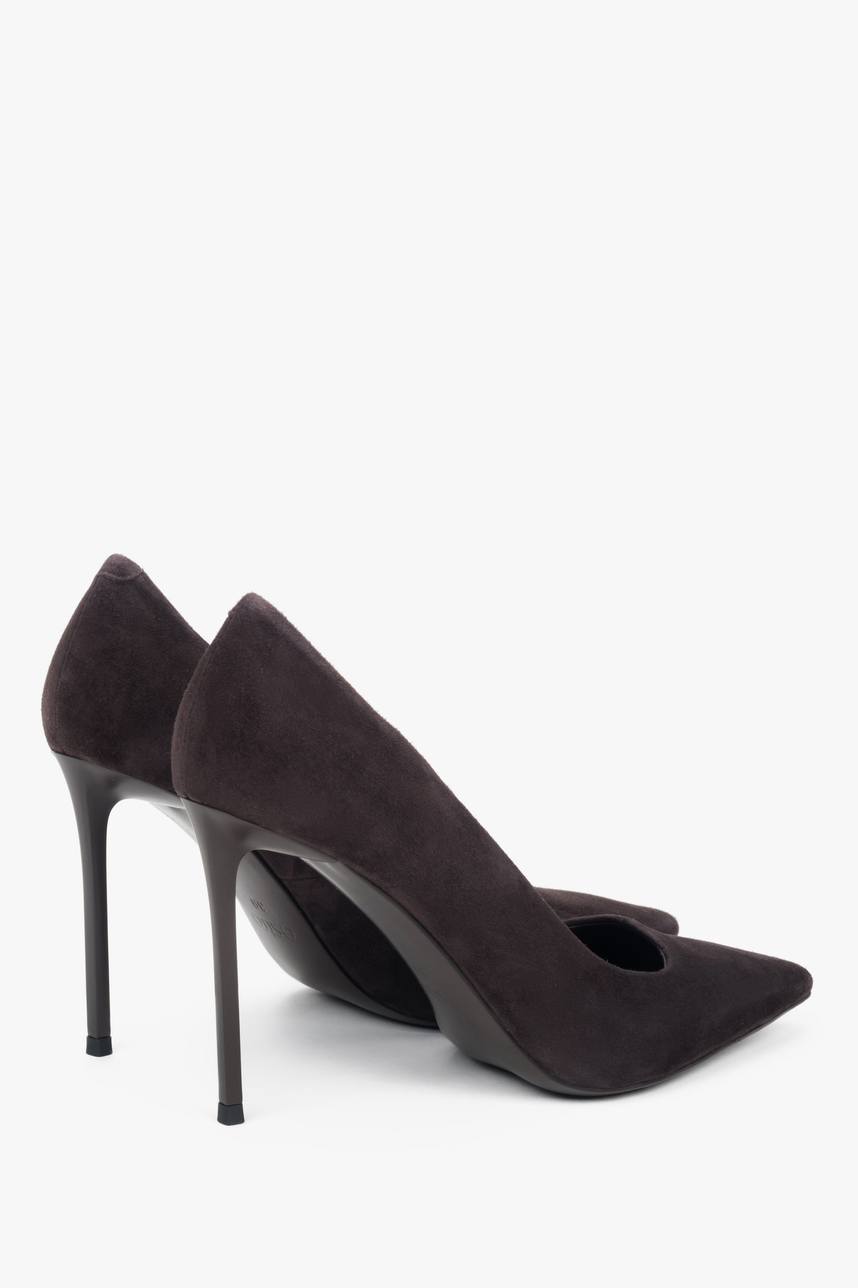 Rückansicht der dunkelbraunen Damen-High-Heels mit schmalem Stilettoabsatz.