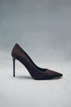 Seitenansicht der dunkelbraunen Damen-High-Heels mit schmalem Stilettoabsatz.