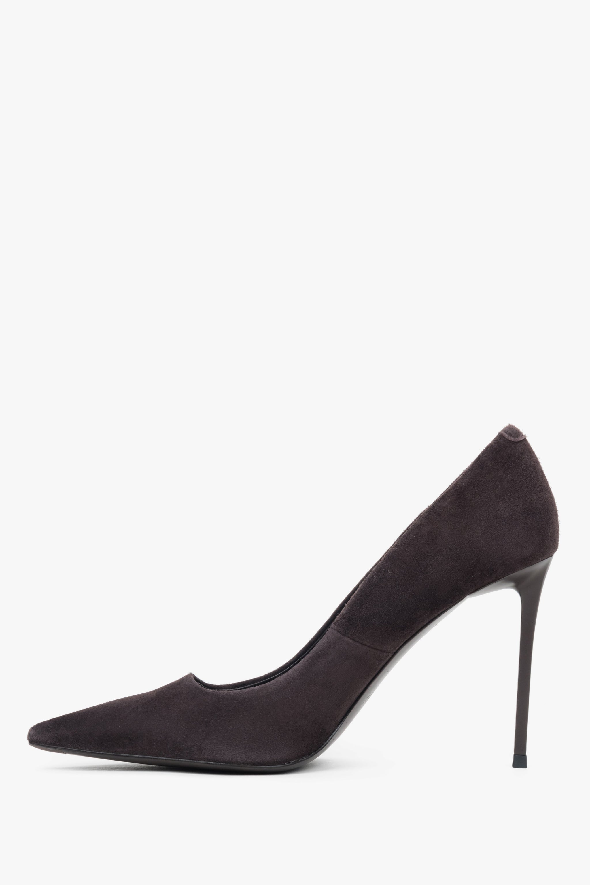 Linke Ansicht der dunkelbraunen Damen-High-Heels mit schmalem Stilettoabsatz.