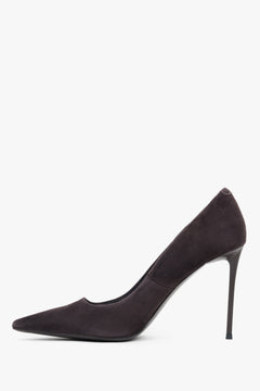 Linke Ansicht der dunkelbraunen Damen-High-Heels mit schmalem Stilettoabsatz.