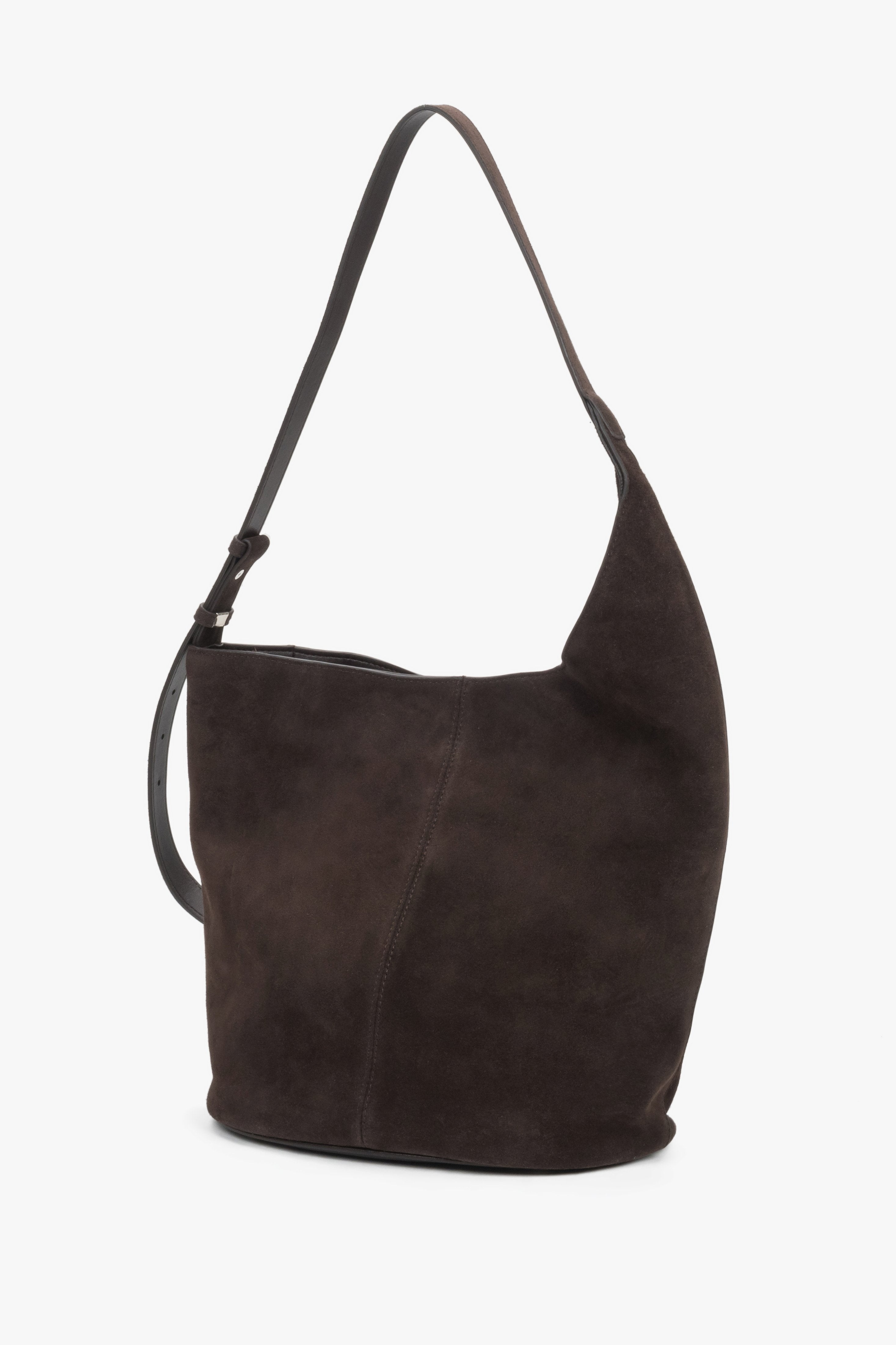 Dunkelbraune Damen-Hobo-Shopper-Tasche aus Veloursleder in schräger Vorderansicht