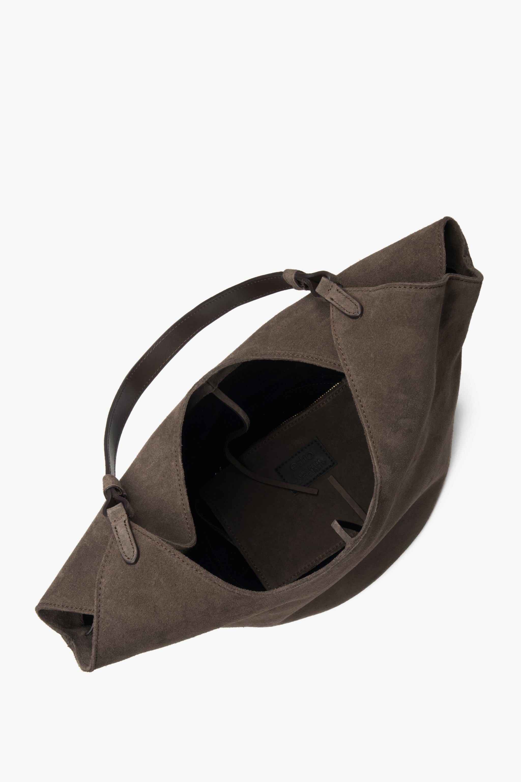 Blick in das geräumige Innere der Hobo-Tasche mit Velours-Futter