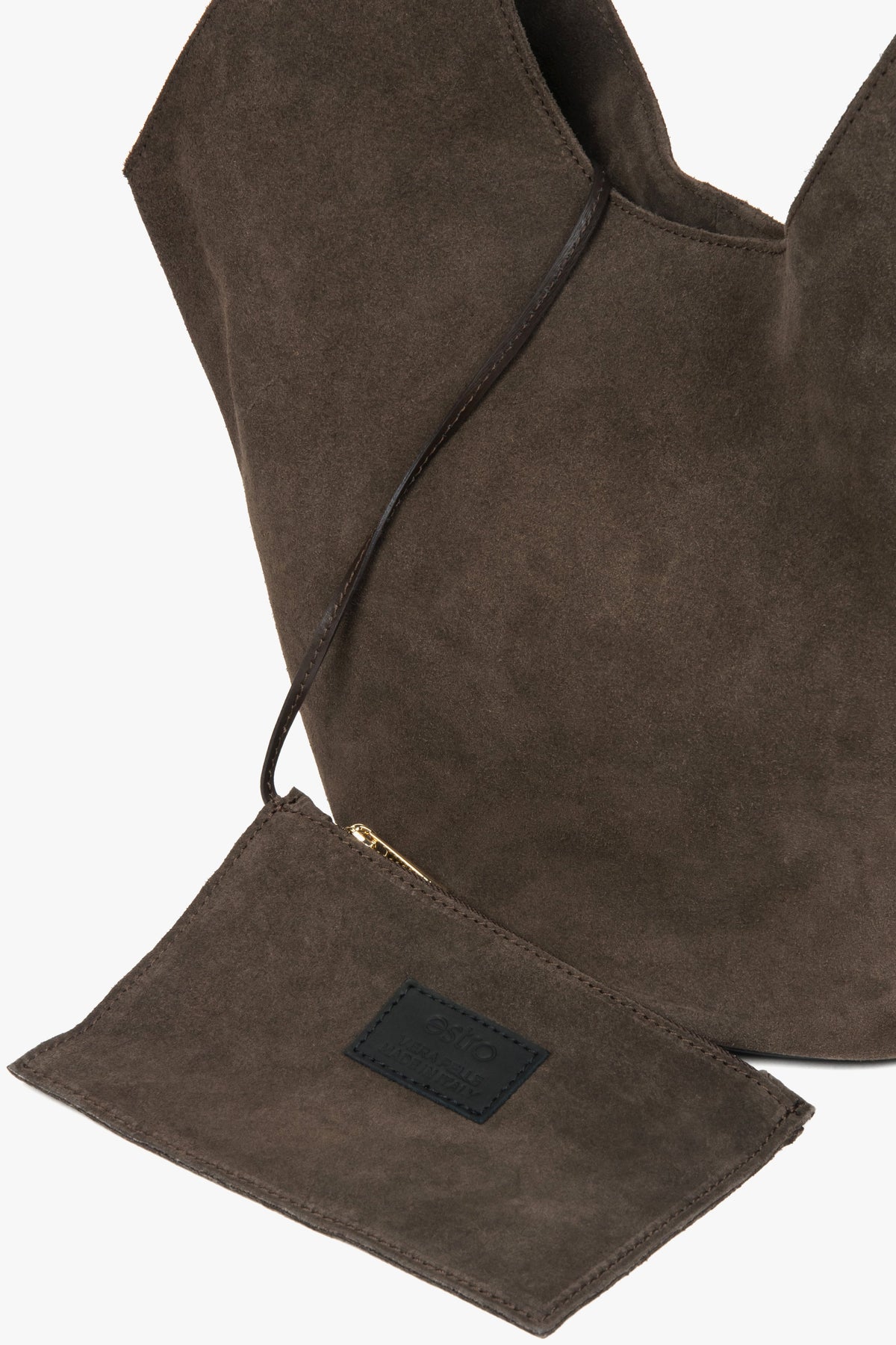 Detailansicht der inklusiven Kosmetiktasche und der Taschenstruktur