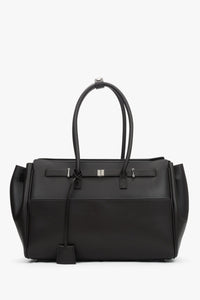 Frontalansicht der formstabilen dunkelbraunen Damen-Koffertasche aus Echtleder.