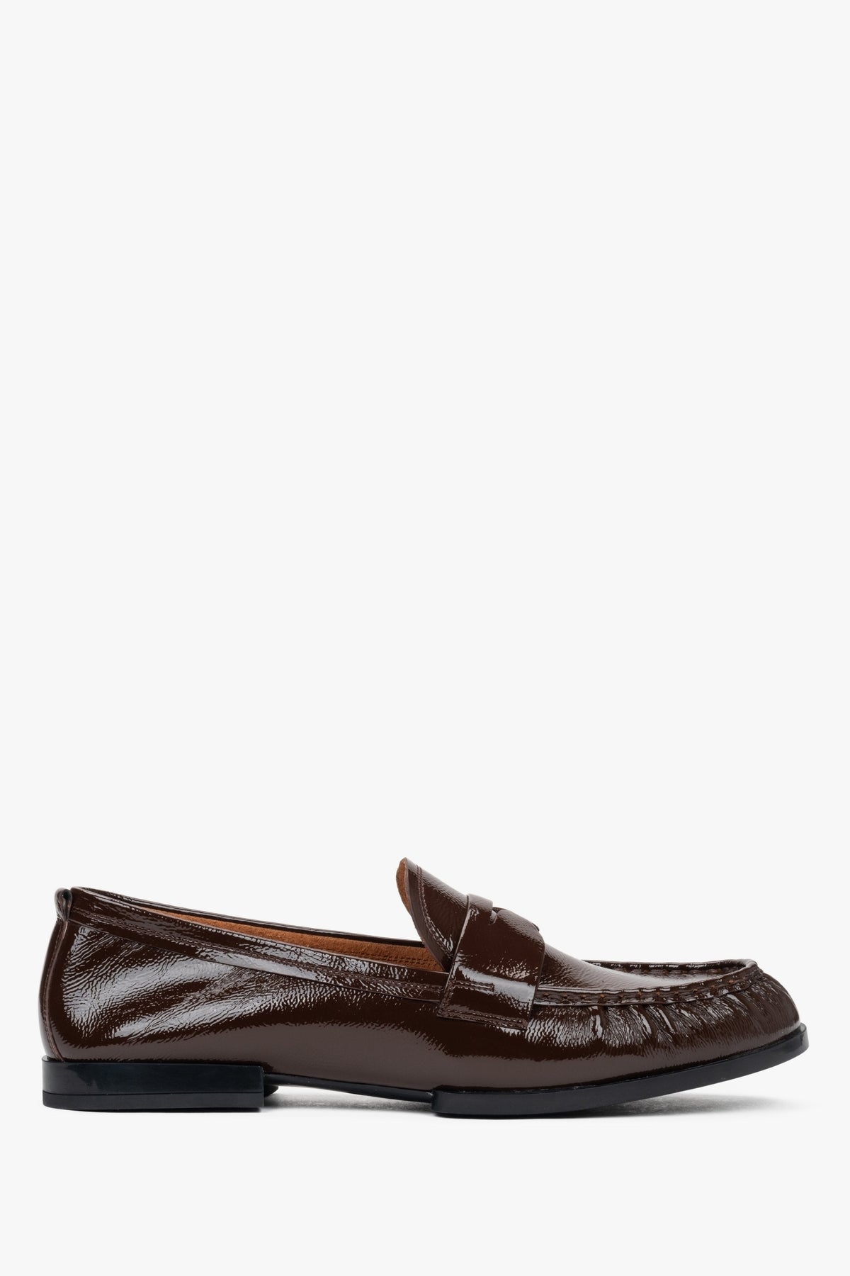 Dunkelbraune Damen-Loafer aus Lackleder mit Glanz. Estro ER00116901