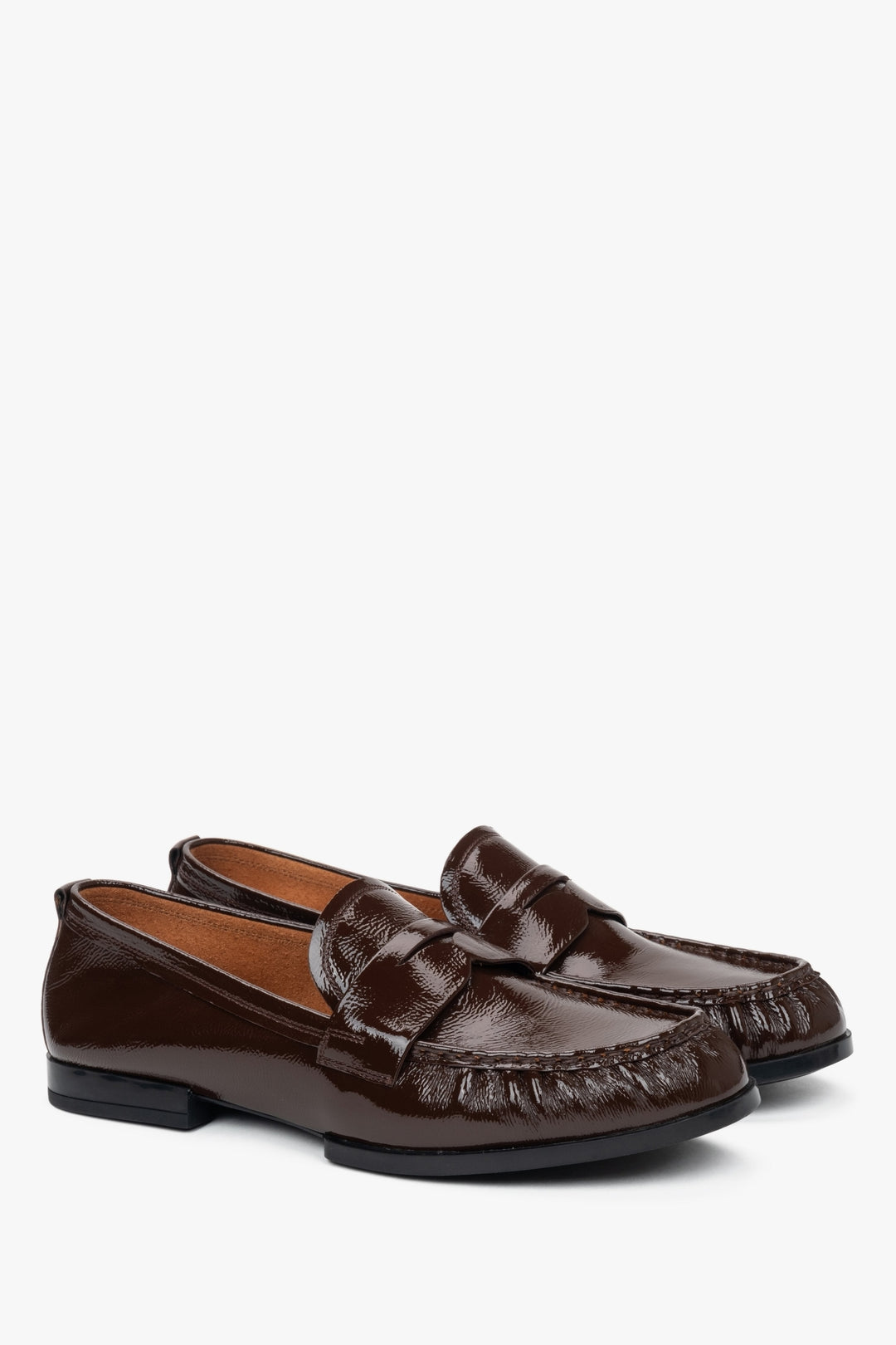Elegante Slipper für Damen in Braun mit gerafftem Zehenteil. Estro ER00116901