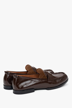 Modische Damen-Halbschuhe in Dunkelbraun mit Raffdetails. Estro ER00116901