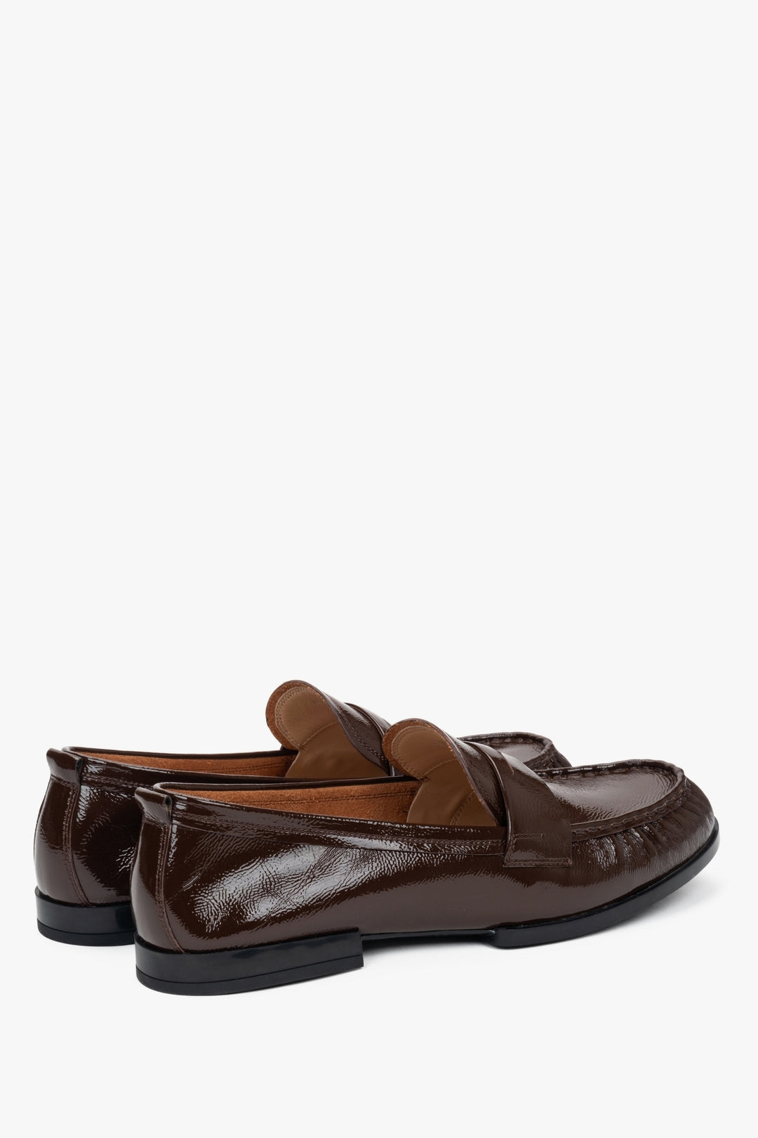Modische Damen-Halbschuhe in Dunkelbraun mit Raffdetails. Estro ER00116901