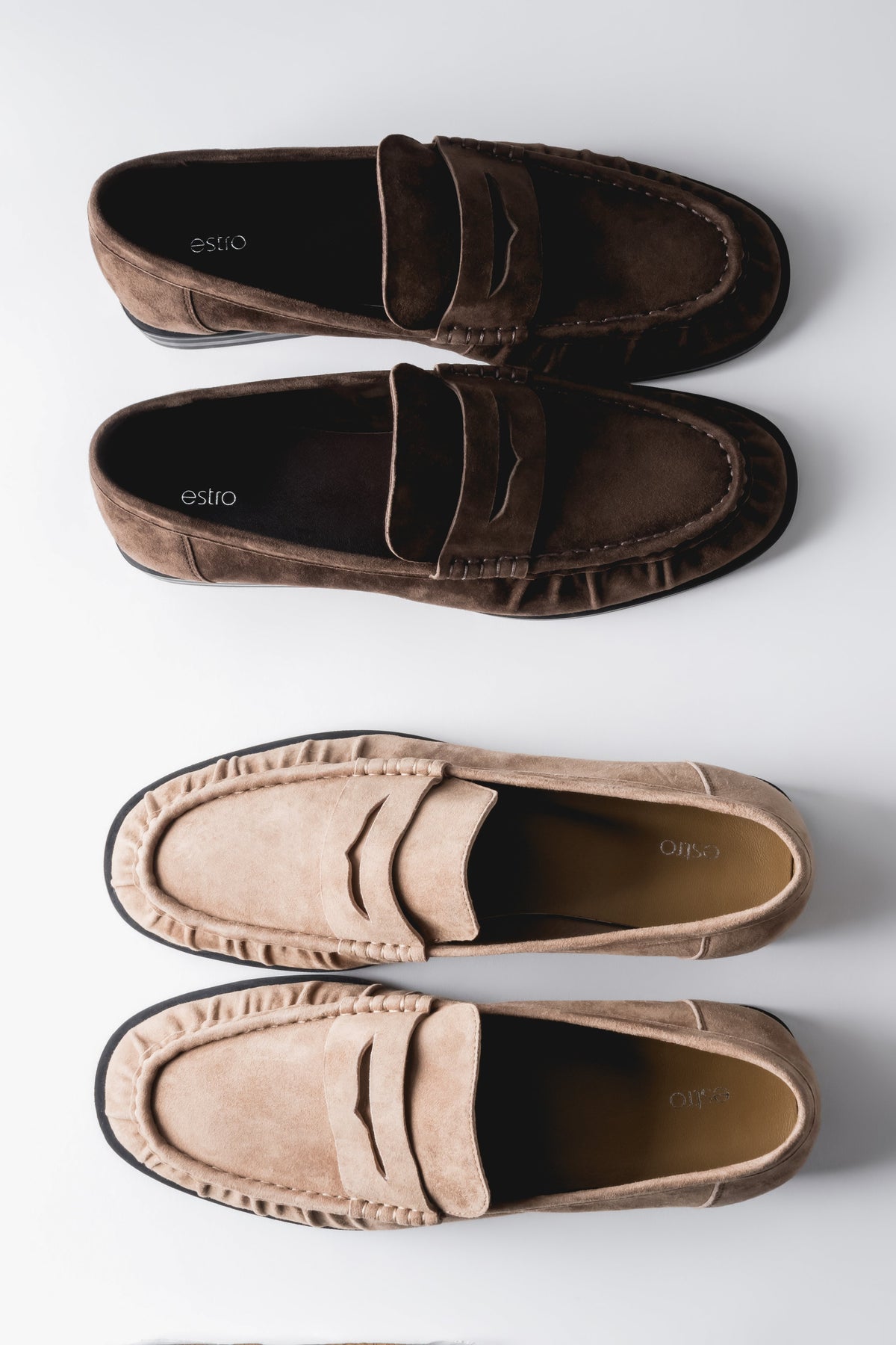 Zwei Paar Damen-Loafer aus Echtleder in Dunkelbraun und Beige im direkten Vergleich