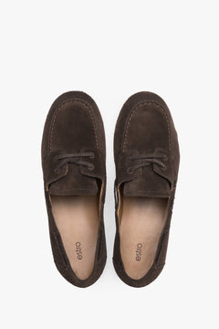 Dunkelbraune Damen-Loafer aus Premium-Veloursleder von oben als Paar