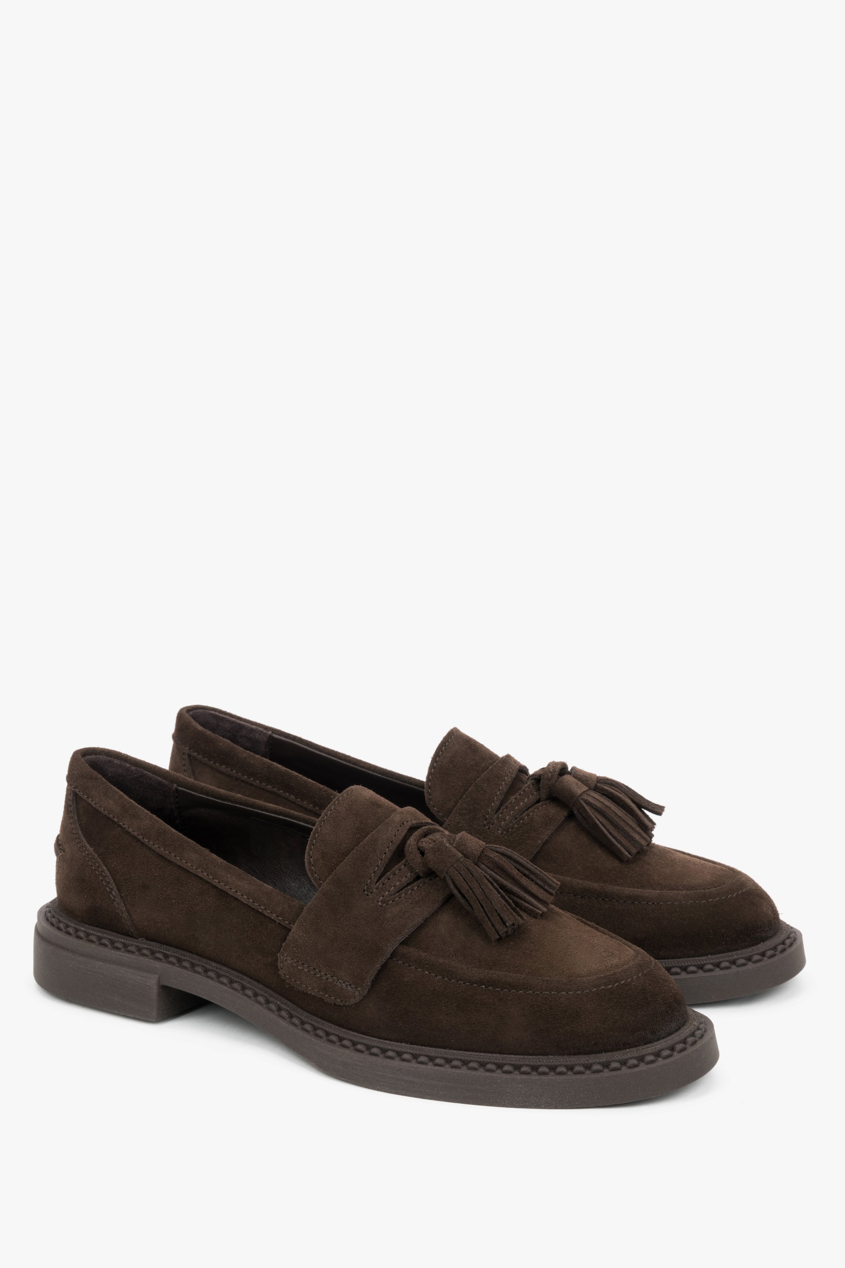 Dunkelbraune Tassel-Loafer für Damen in schräger Ansicht